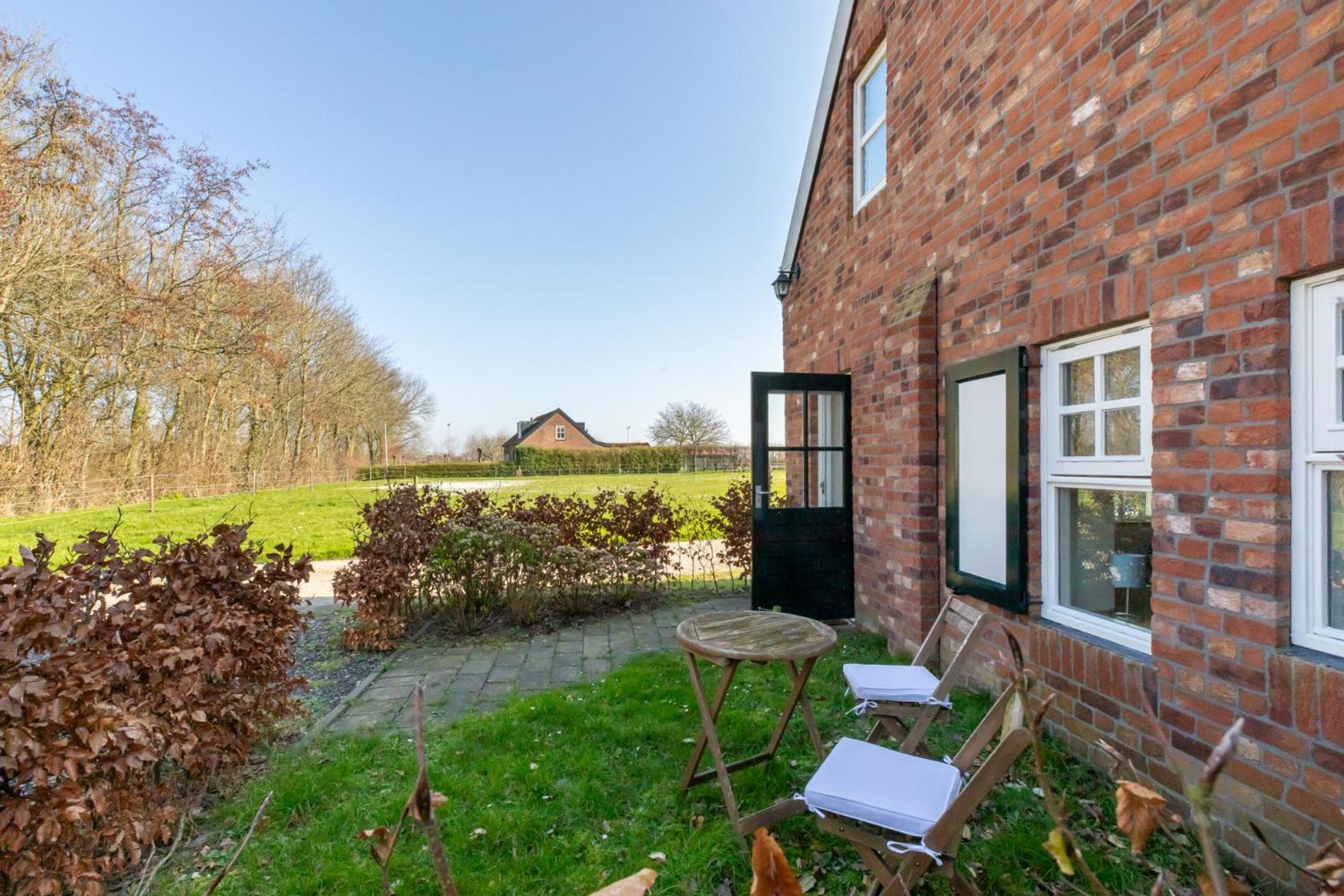 Welcome in - Rustig gelegen gastenverblijf met eigen tuin I Verkorte Groeneweg 2 view 2