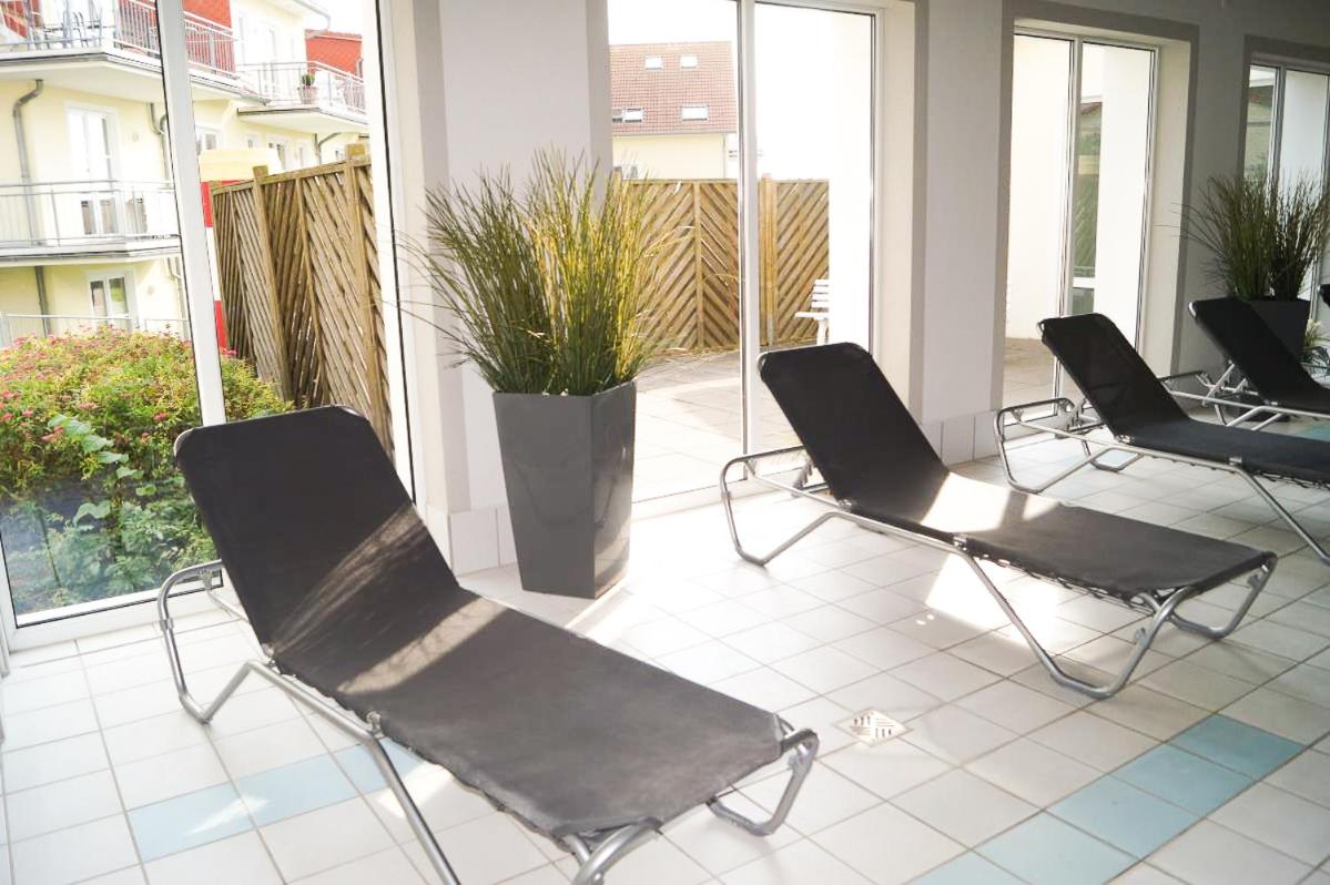 Großzügige Fewo mit Haffblick, Balkon und Poolnutzung