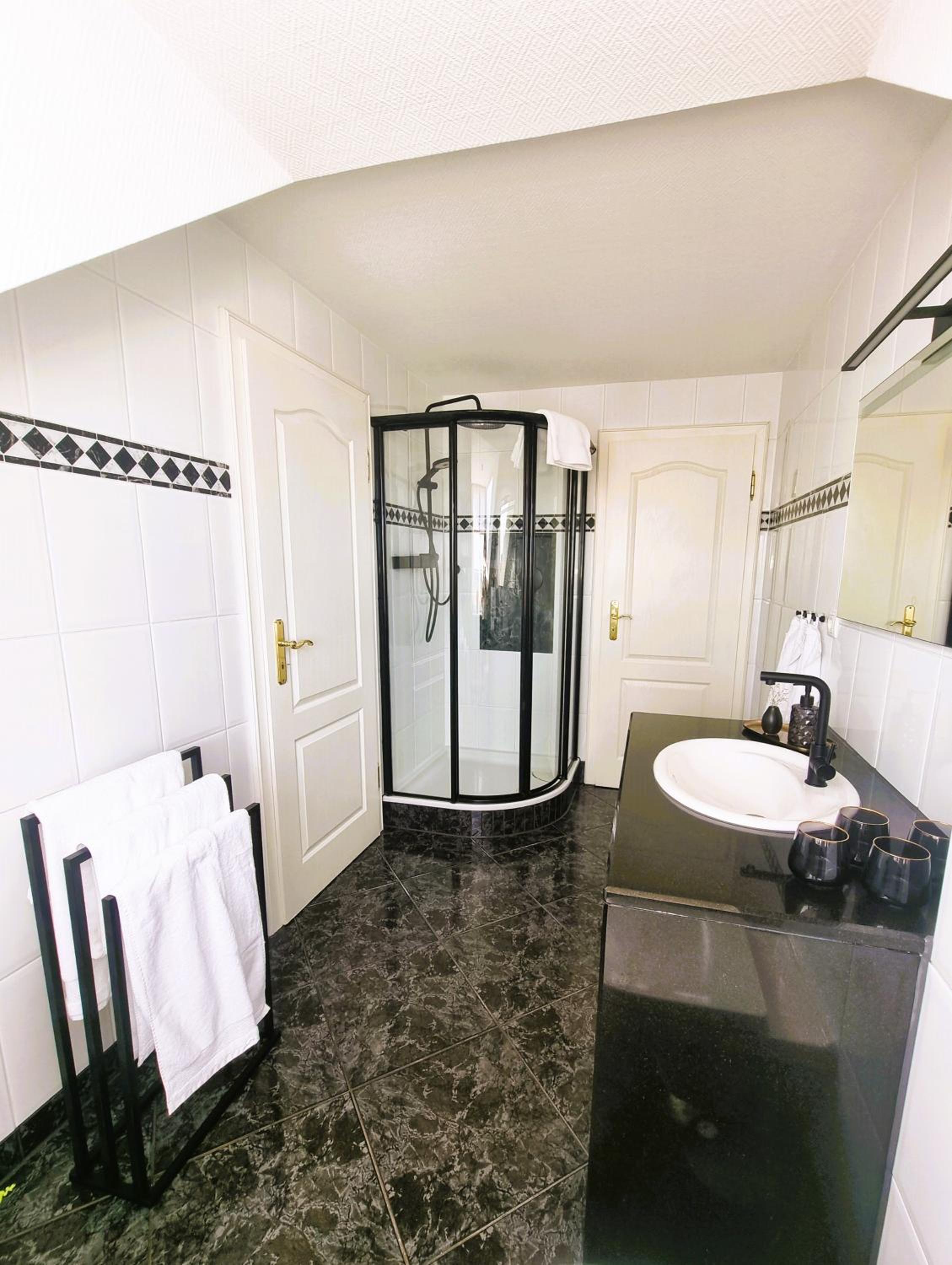 Ferien mit 7 Personen! 3 Schlafzimmer, 2 Bäder, Sauna und Schlossblick - Haustiere willkommen!