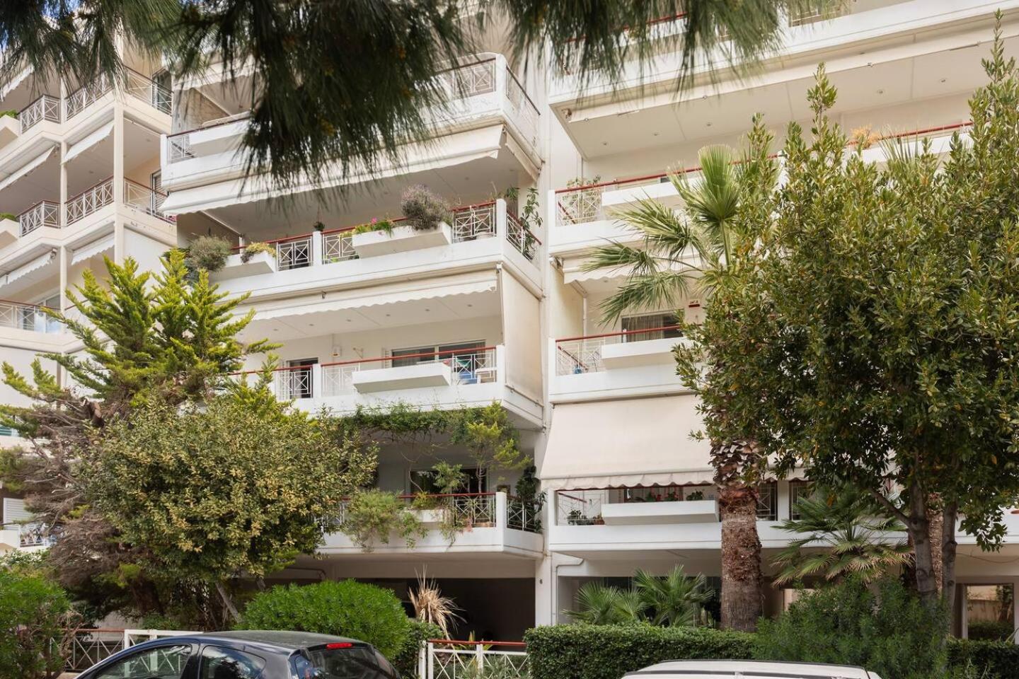 Two Bedroom Apartment Near Alimos Marina !