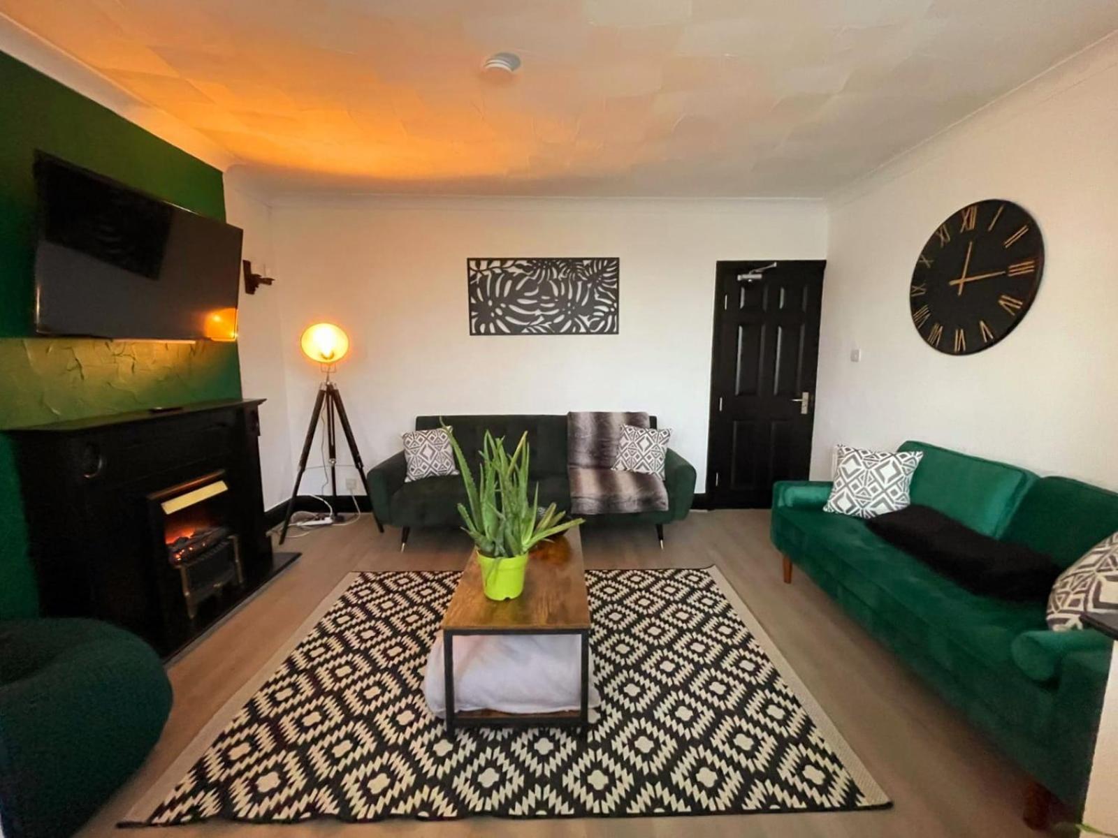 PEACEFUL entire property with luxury jacuzzi pool view 2