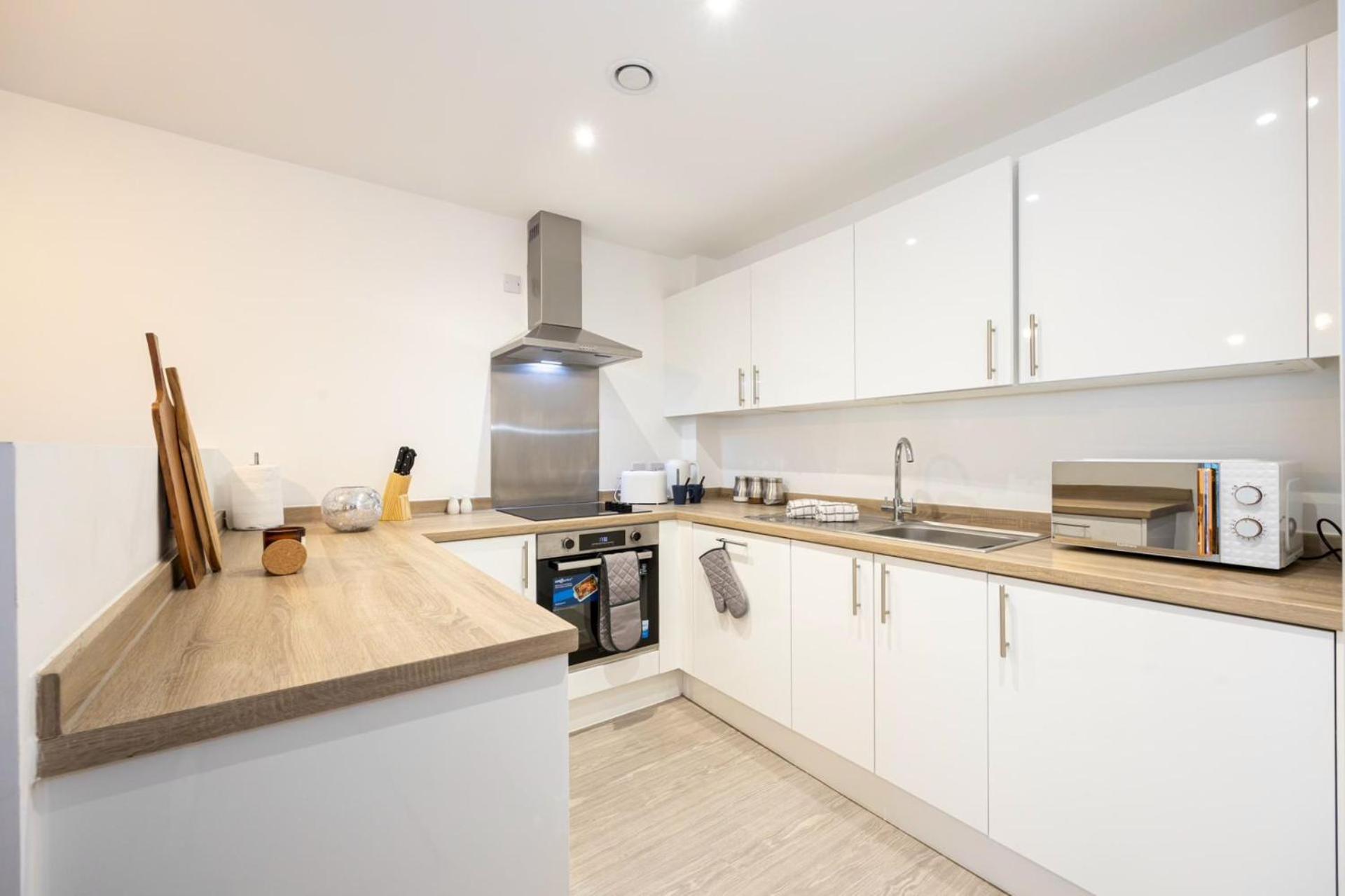 Modern 1-Bed Apartment in Salford