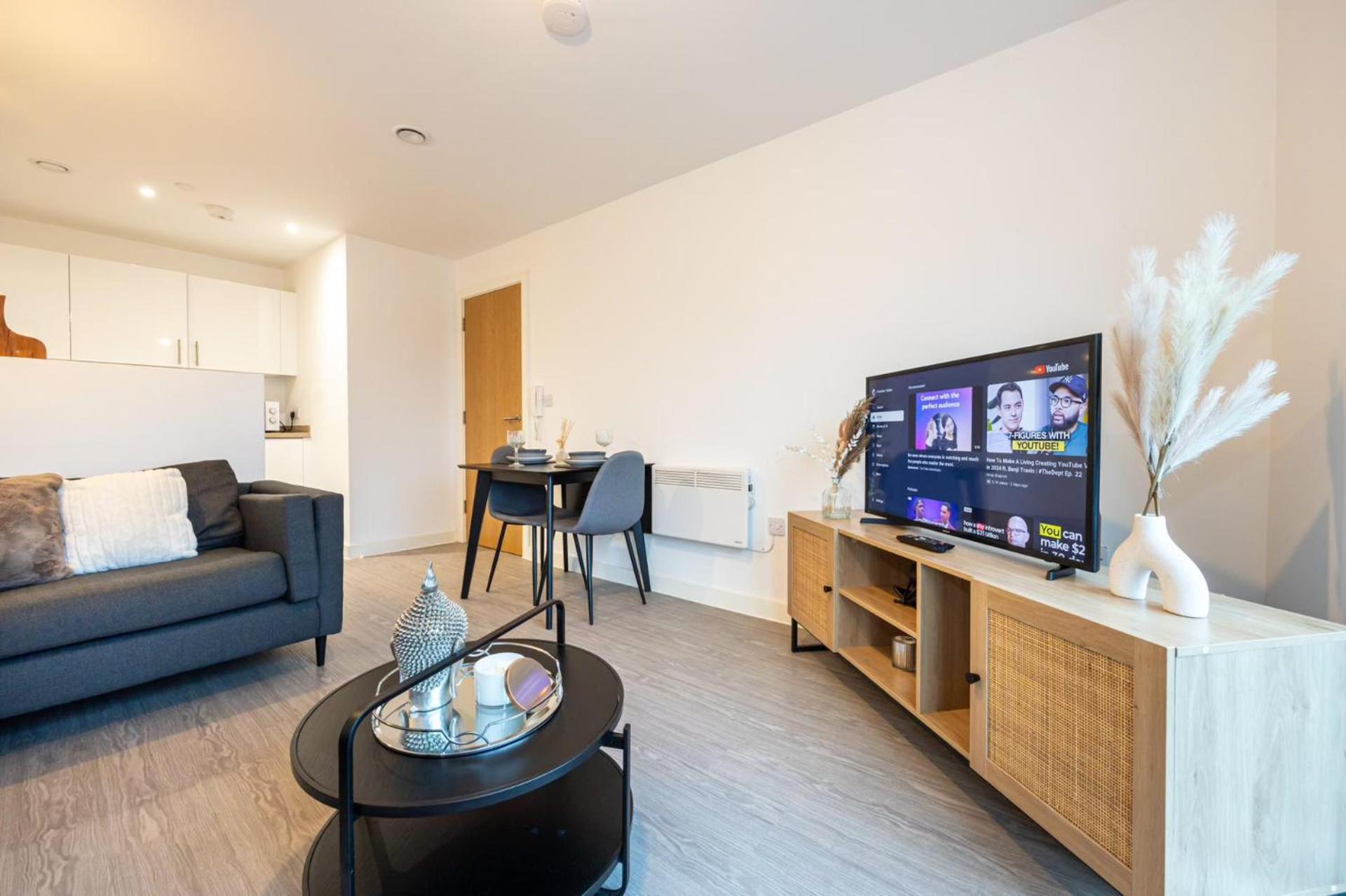 Modern 1-Bed Apartment in Salford