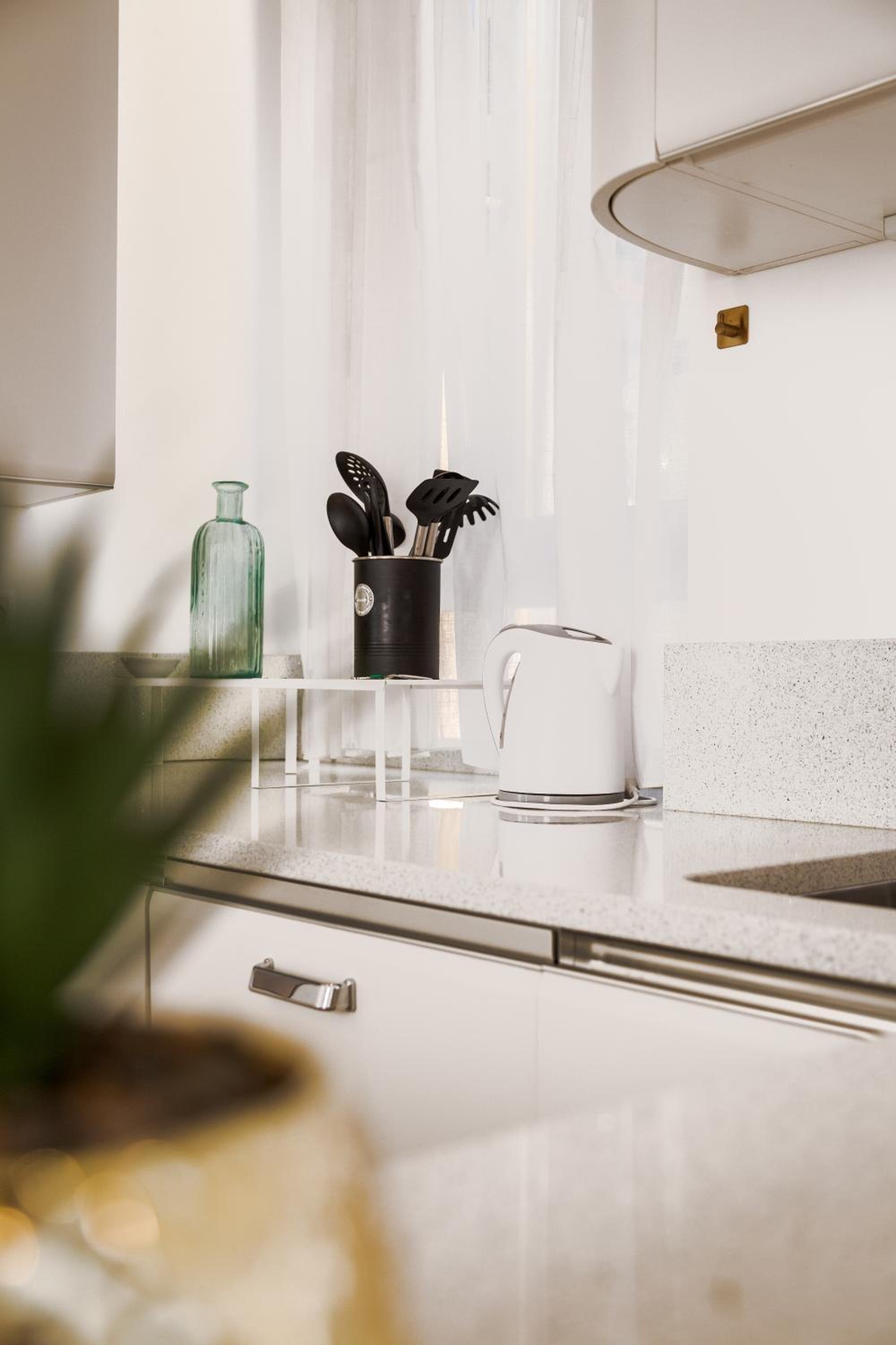 Front Lake Pearl 5 for 6PAX -By EasyLife Swiss