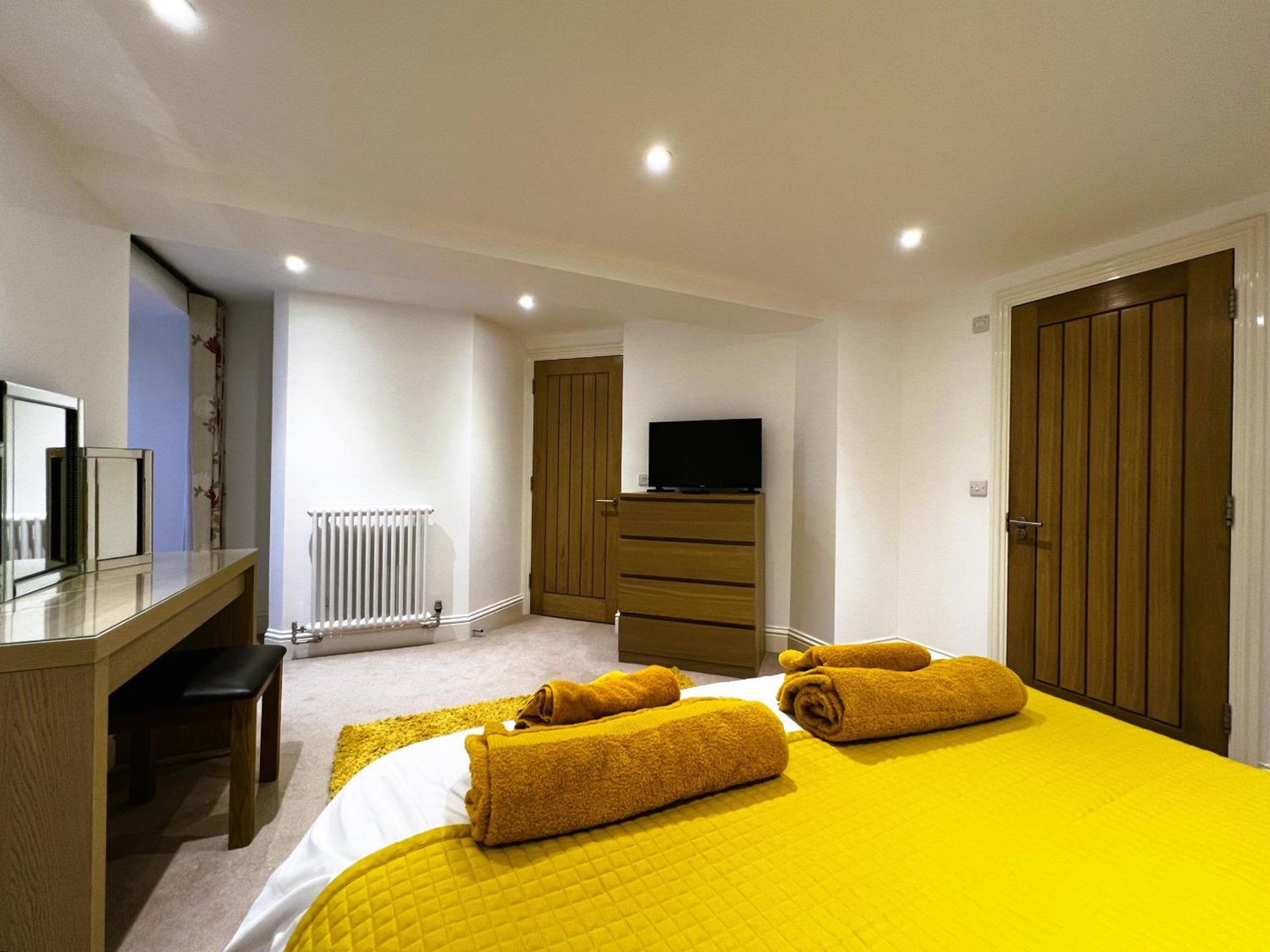 2 Shanklin Manor - Ground Floor apartment overlooking Park in Shanklin Old Village view 2