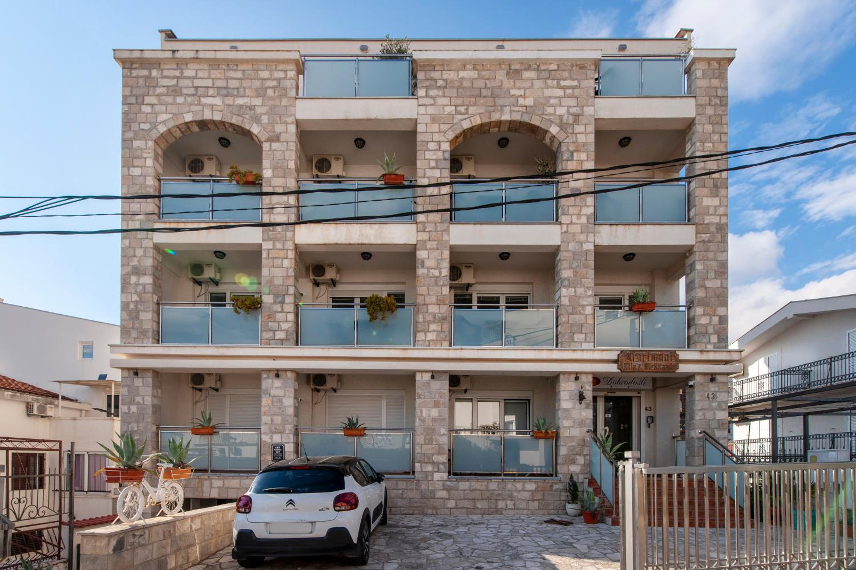 Mila & Aleksandr Apartments