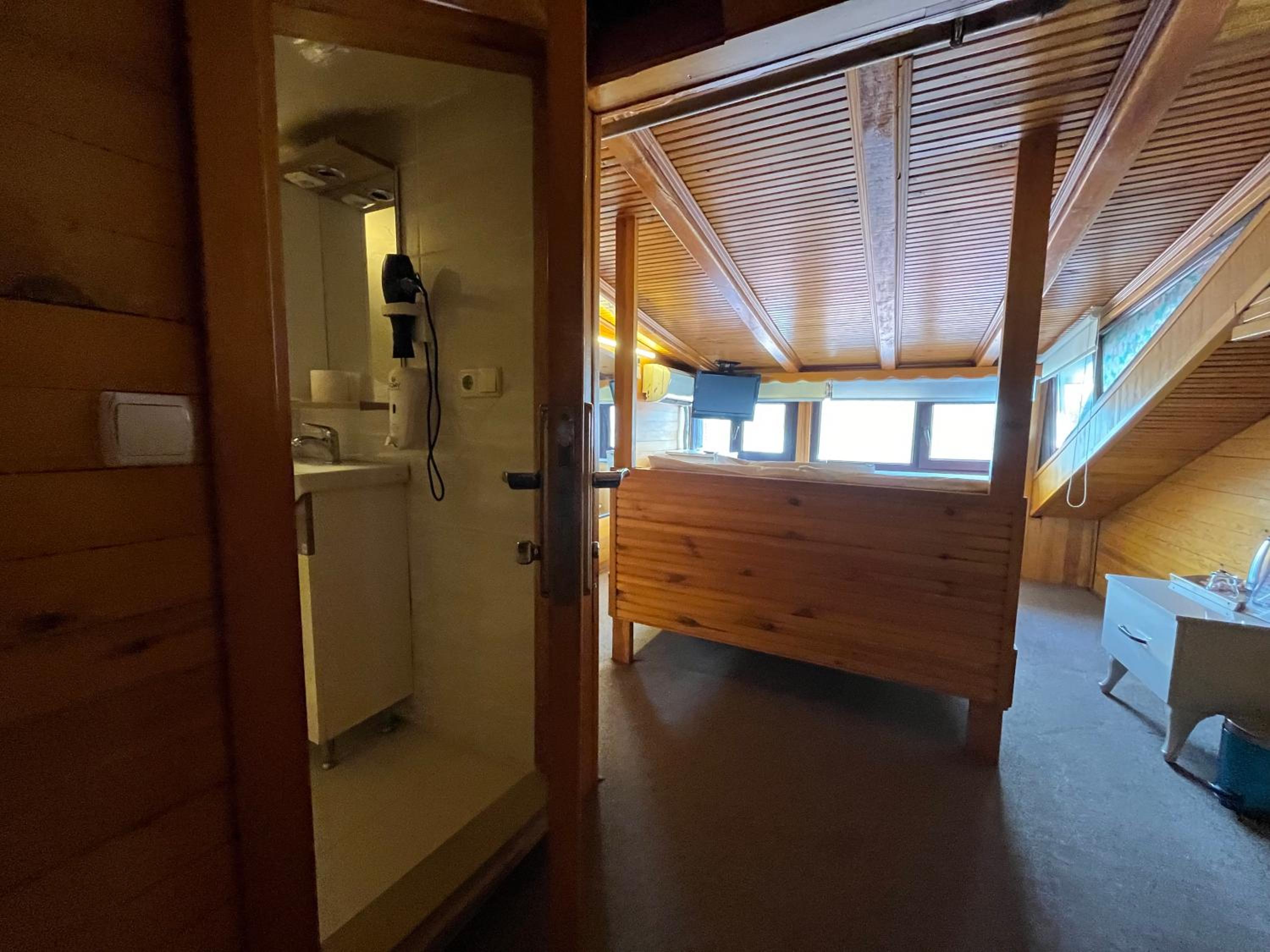 Le Safran Suite Hotel - Image 12