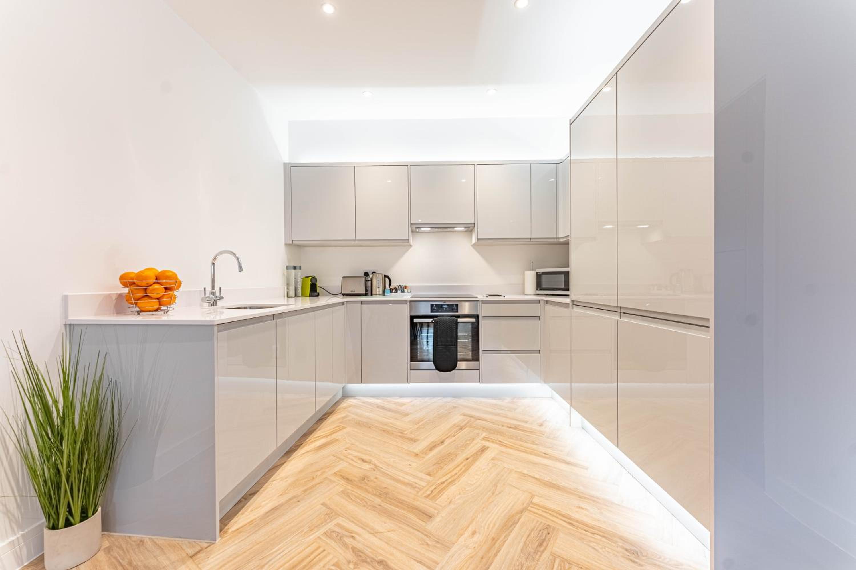 Wellington House by Celador Apartments view 3