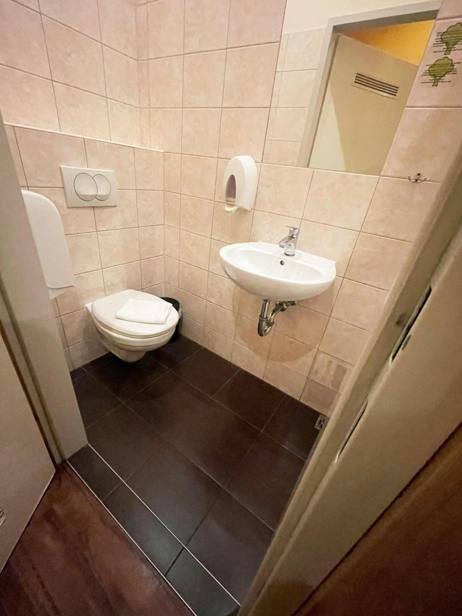 Do Step Inn Home - Hotel & Hostel