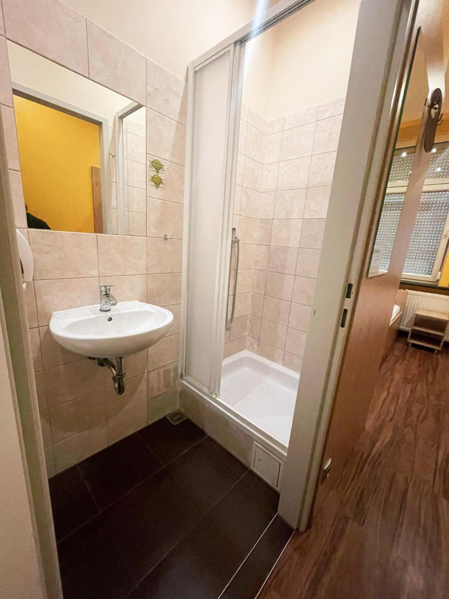 Do Step Inn Home - Hotel & Hostel