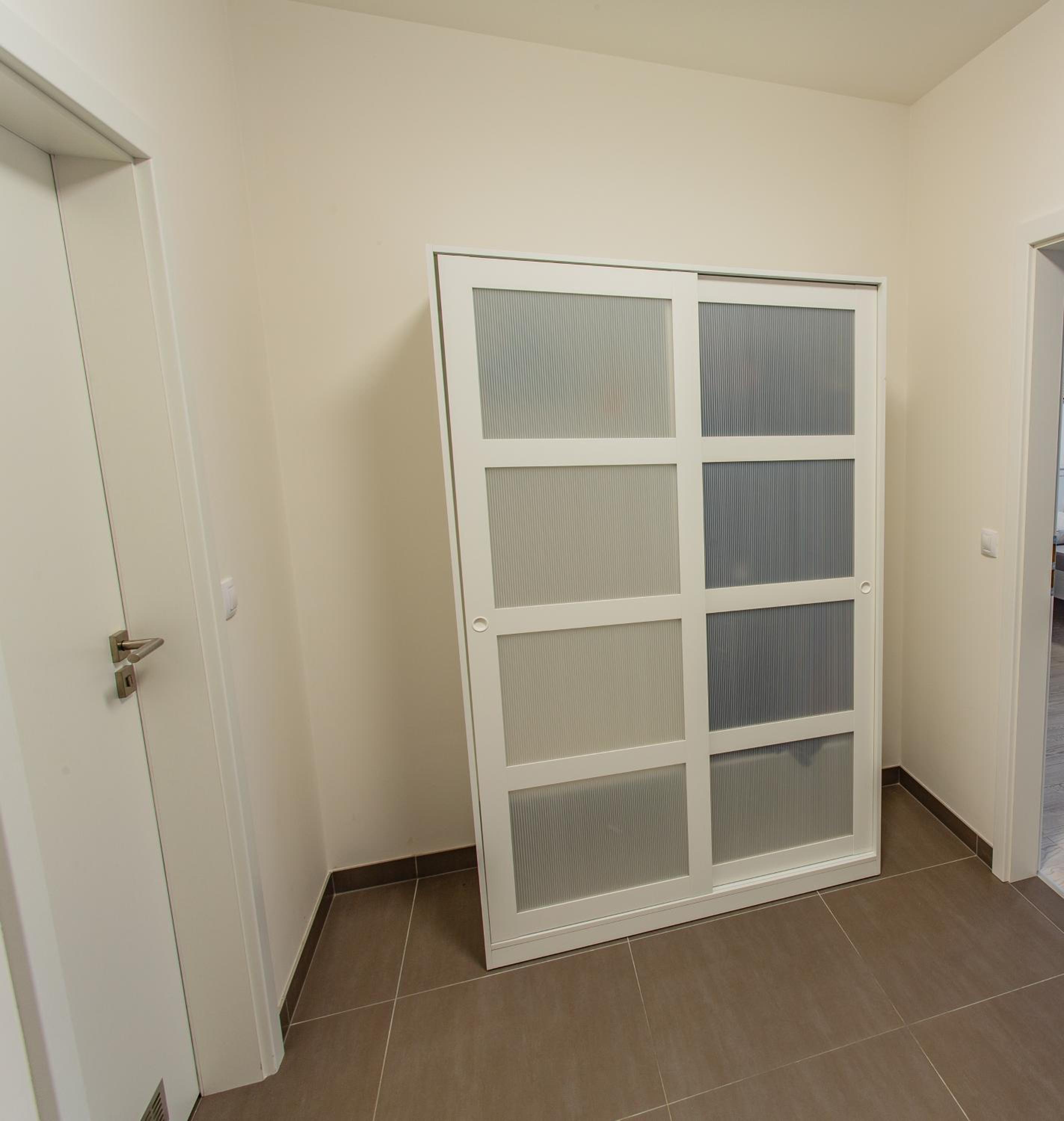 Spacious Terrace Apartment with free private parking