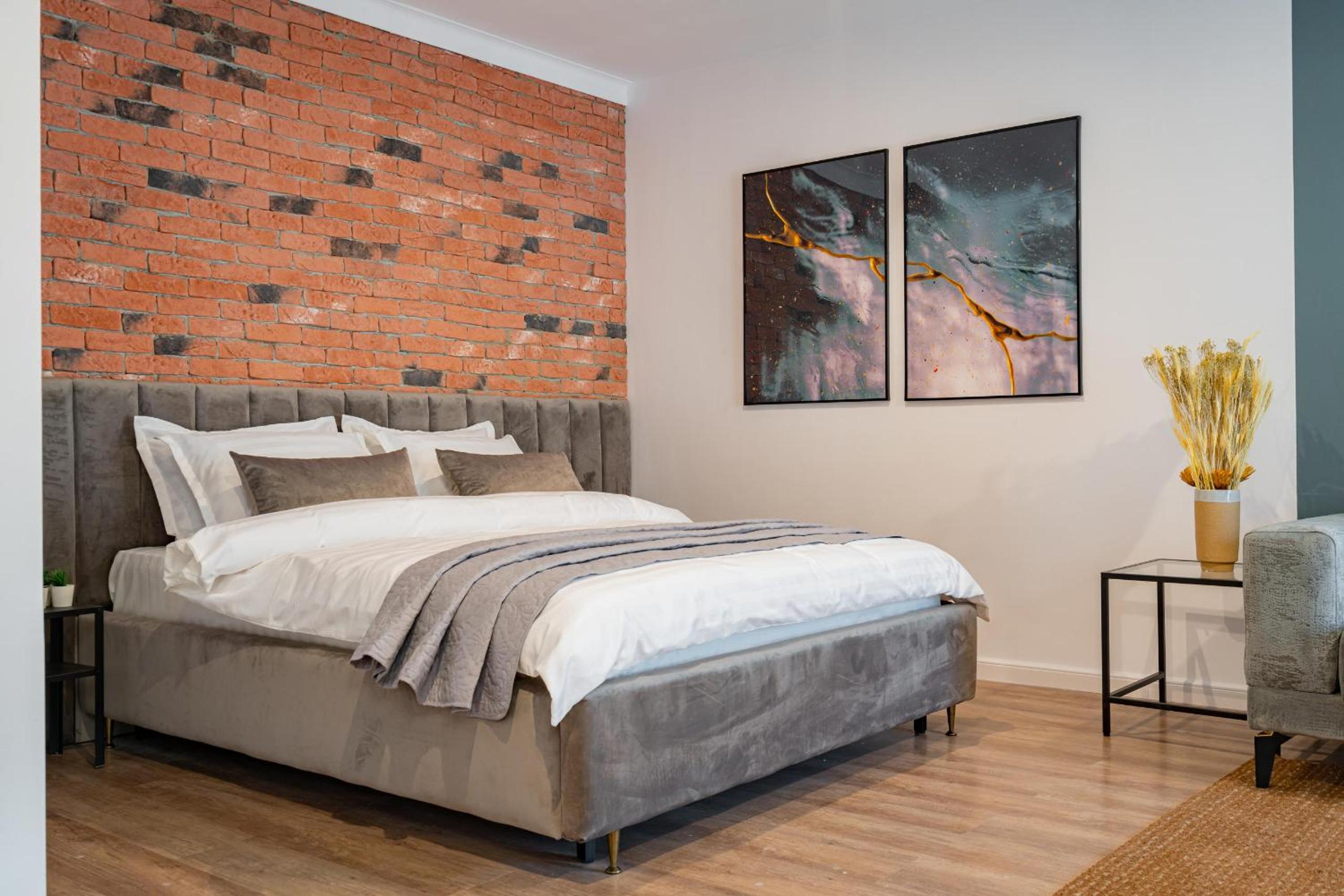 Sky-High: 15th Floor Modern Accommodation in Doamna Ghica Area