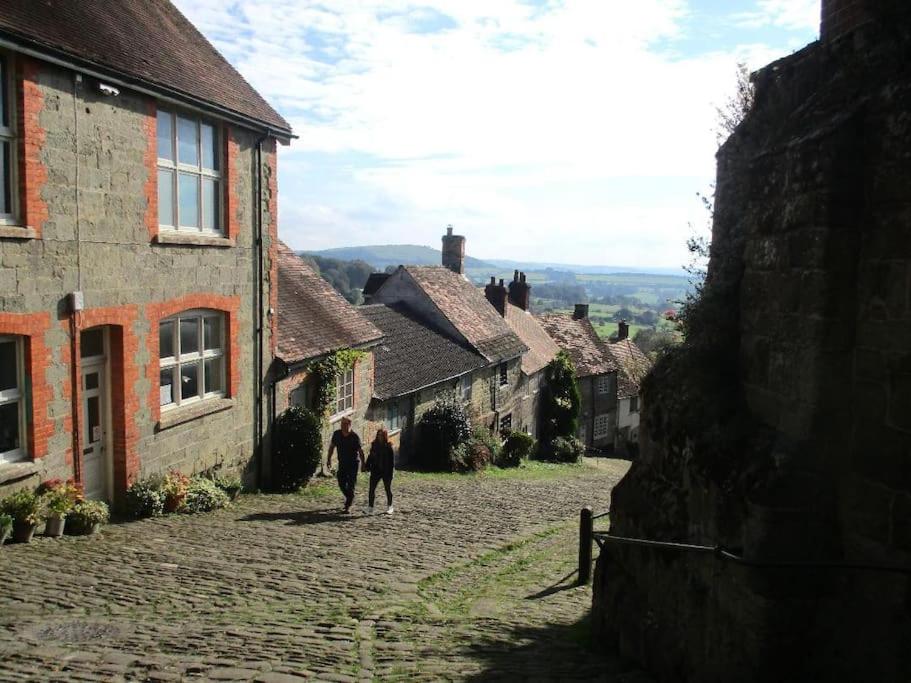 Central Shaftesbury with private parking