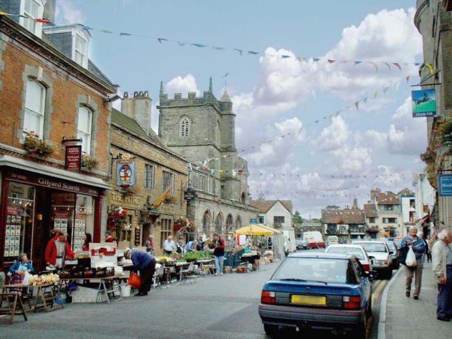 Central Shaftesbury with private parking