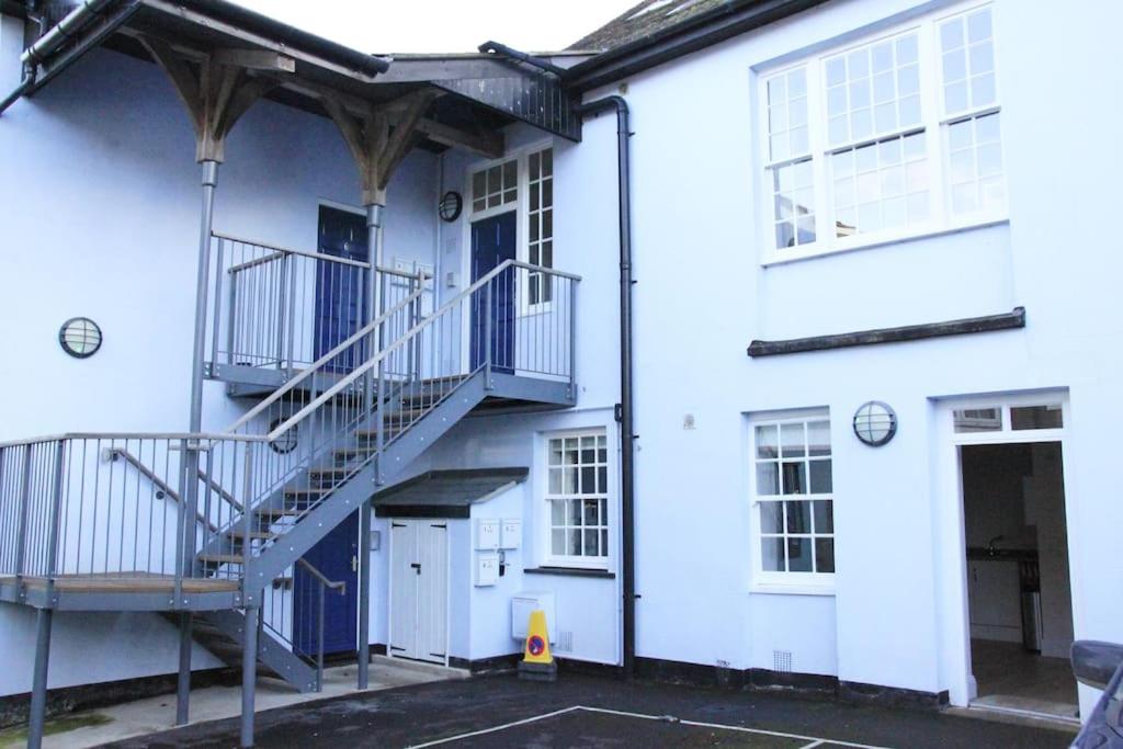 Central Shaftesbury with private parking