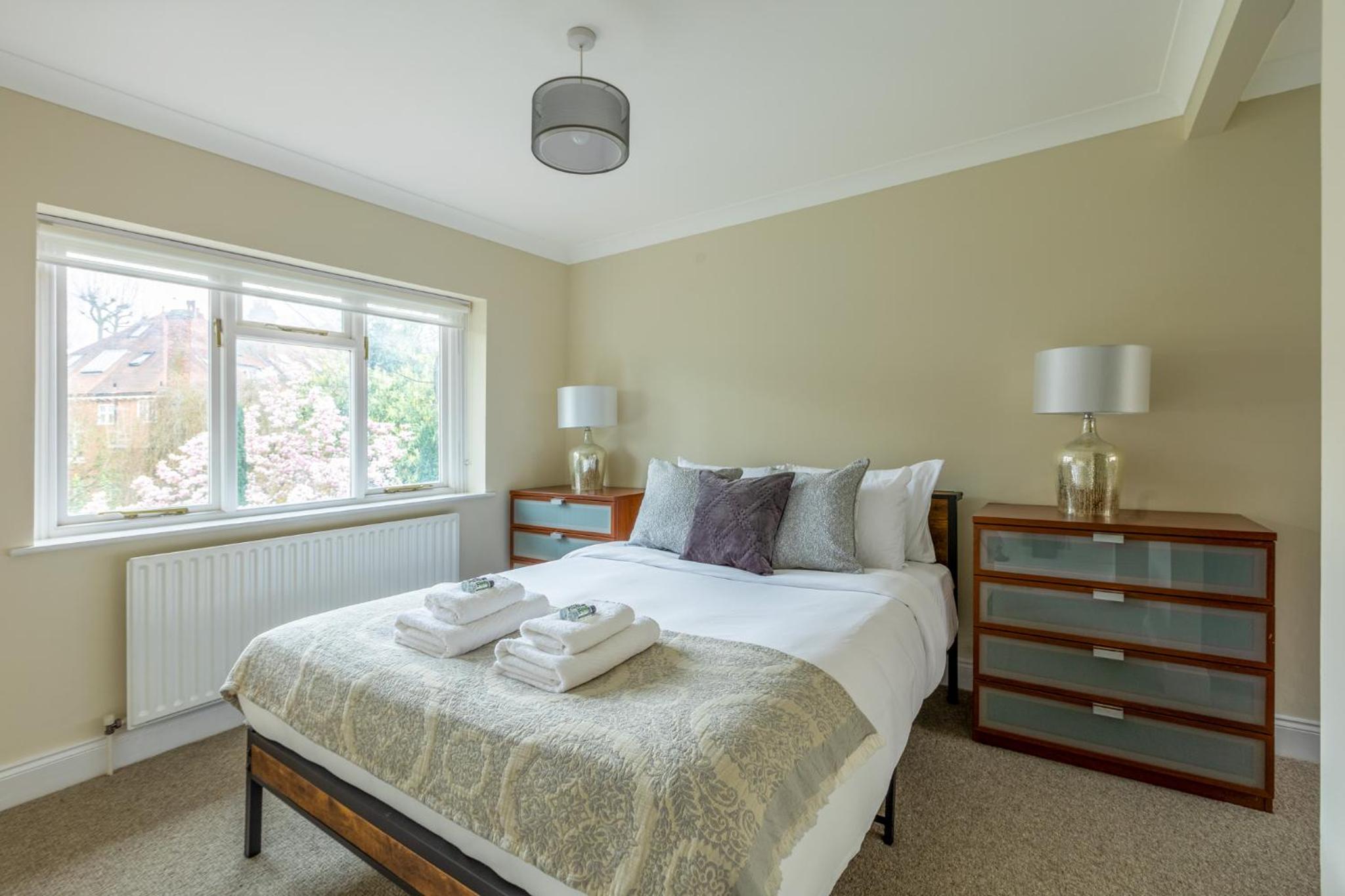 Lovely 2BR in peaceful Hampstead, NW London