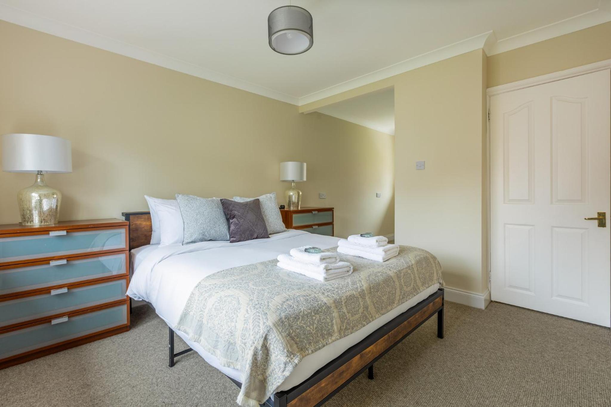 Lovely 2BR in peaceful Hampstead, NW London