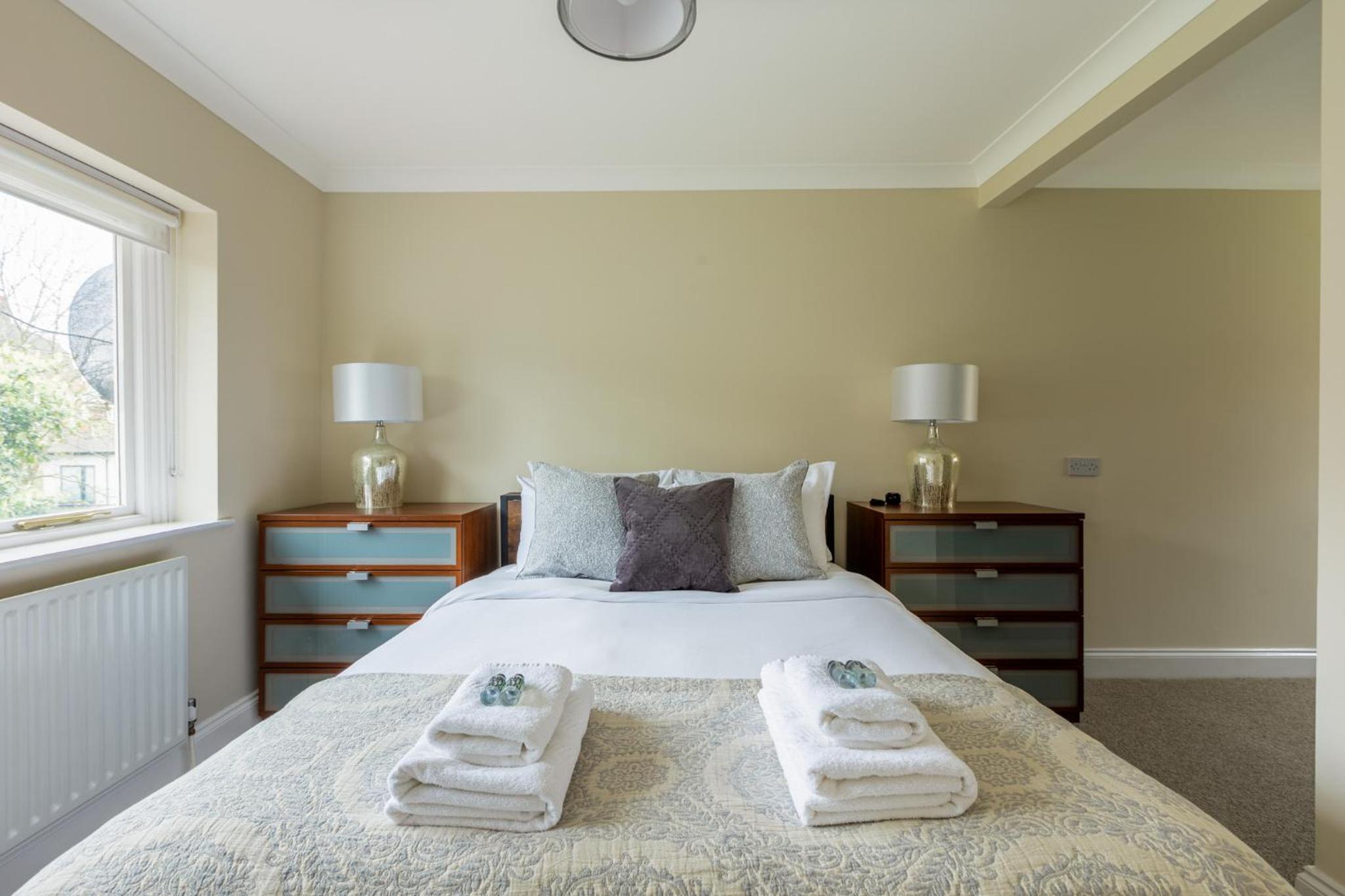 Lovely 2BR in peaceful Hampstead, NW London