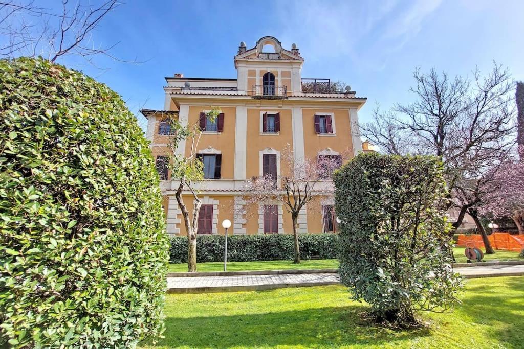Vatican apartment with parking