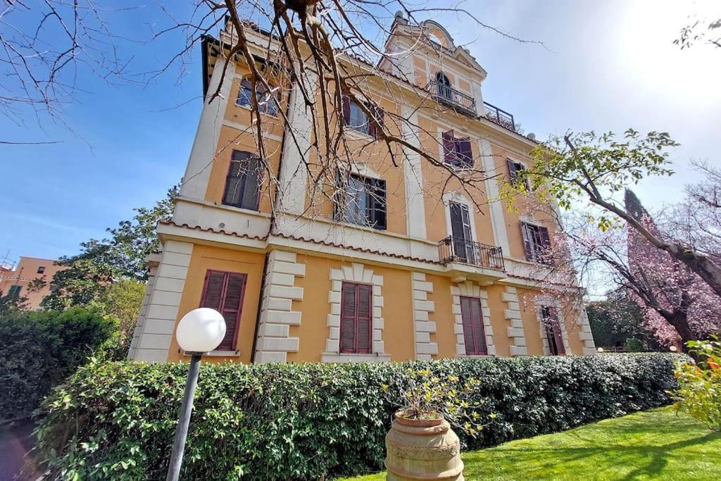 Vatican apartment with parking