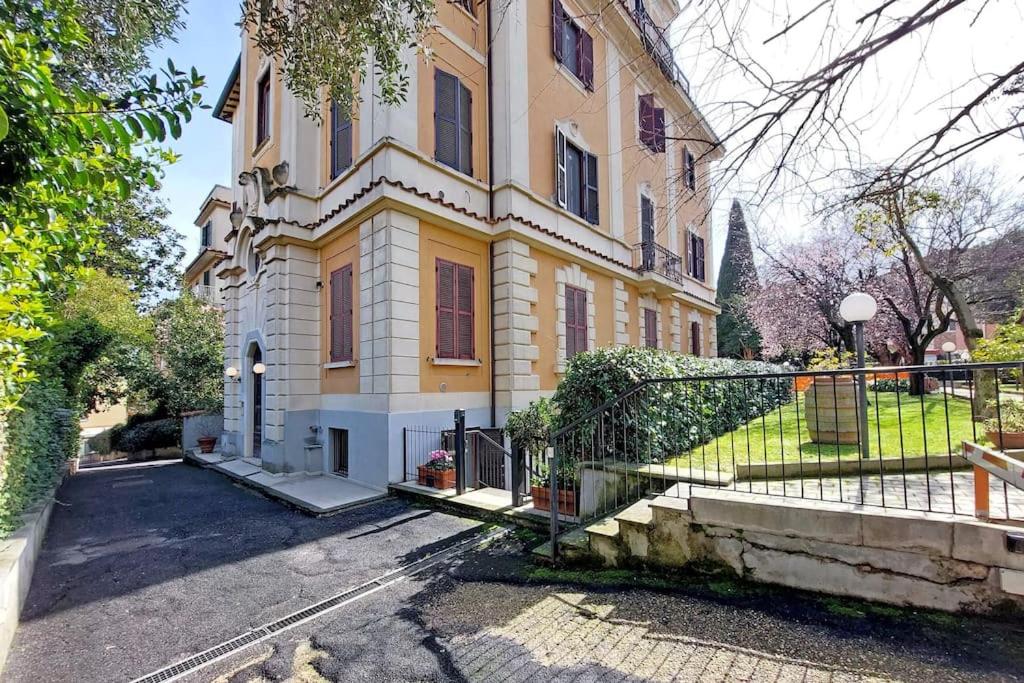 Vatican apartment with parking