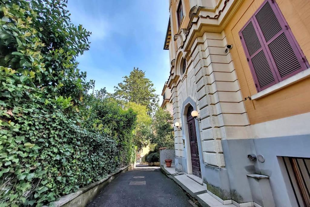 Vatican apartment with parking
