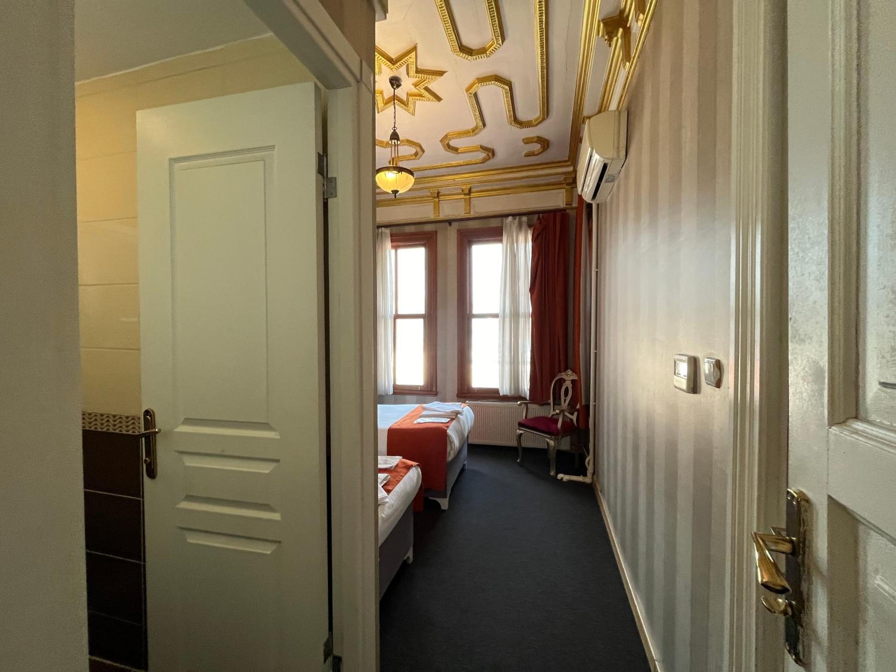 Le Safran Suite Hotel - Image 21