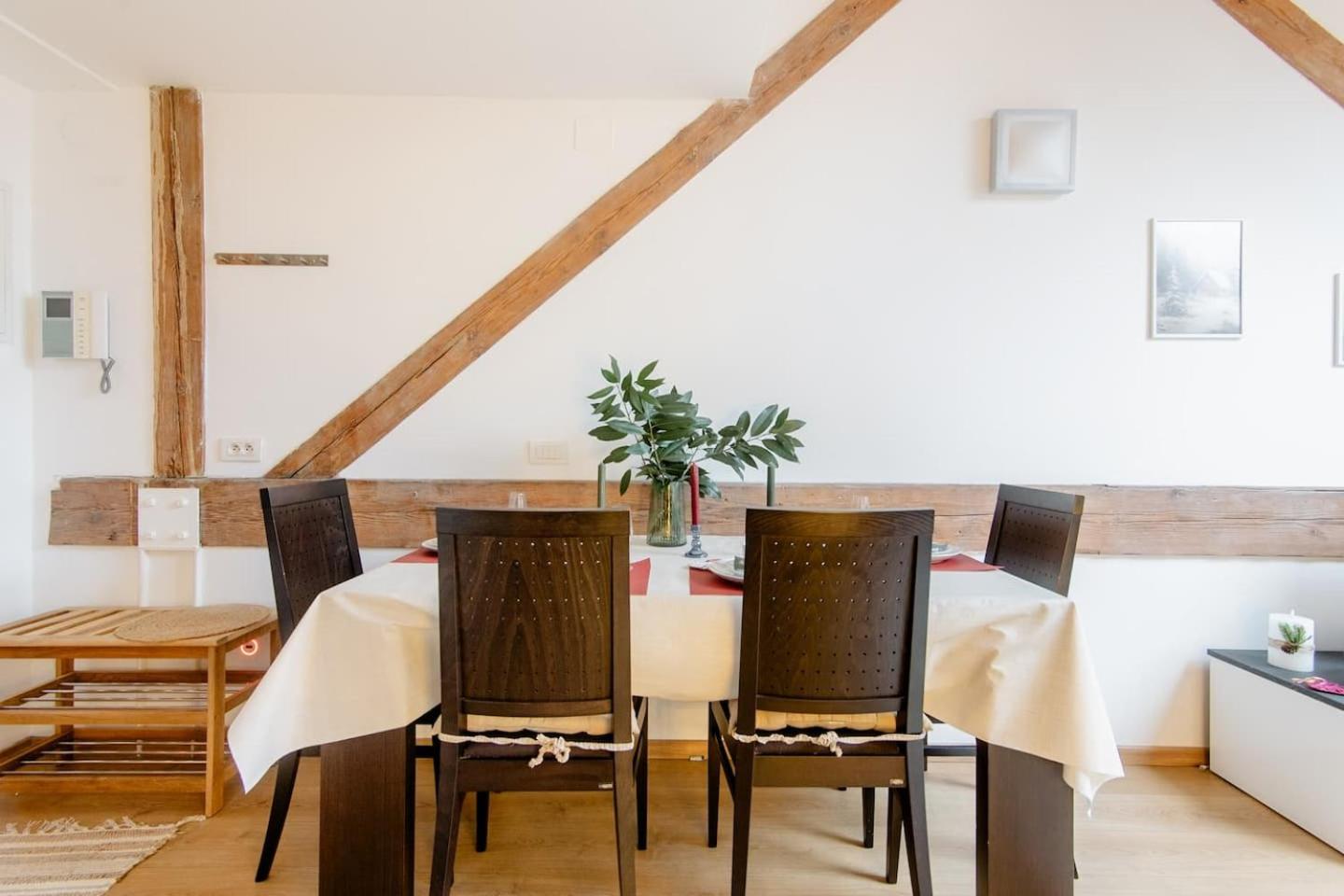 Place of Grace - 50 Meters from Dancing House