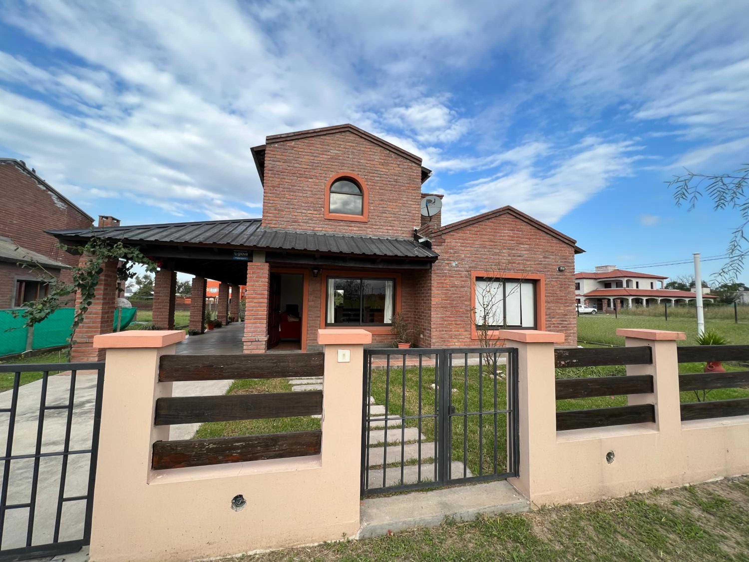 ALQUILER CASA CON PILETA EN EL MOLLAR