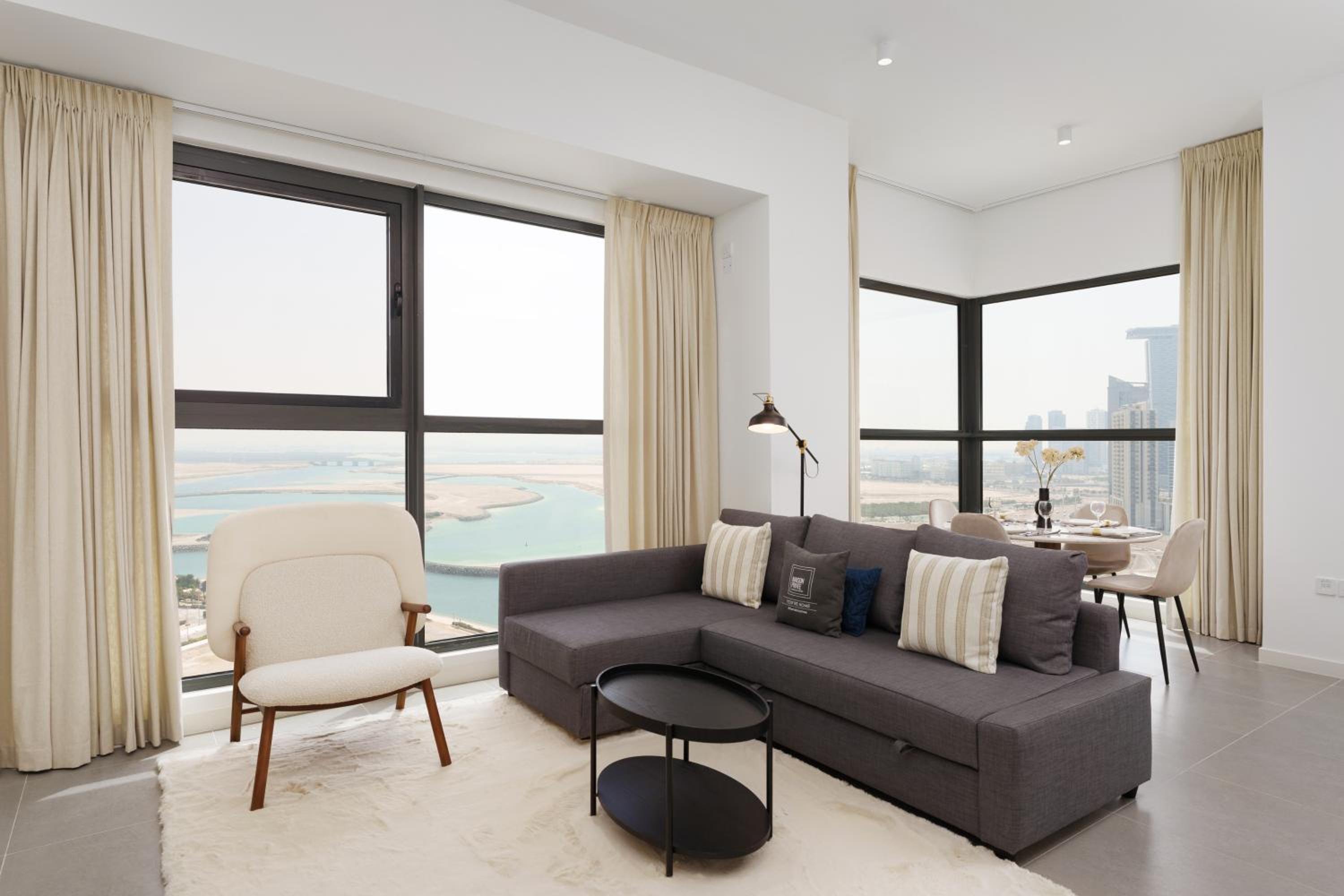 Maison Privee - Modern & Panoramic Sea View Apt on Al Reem Island