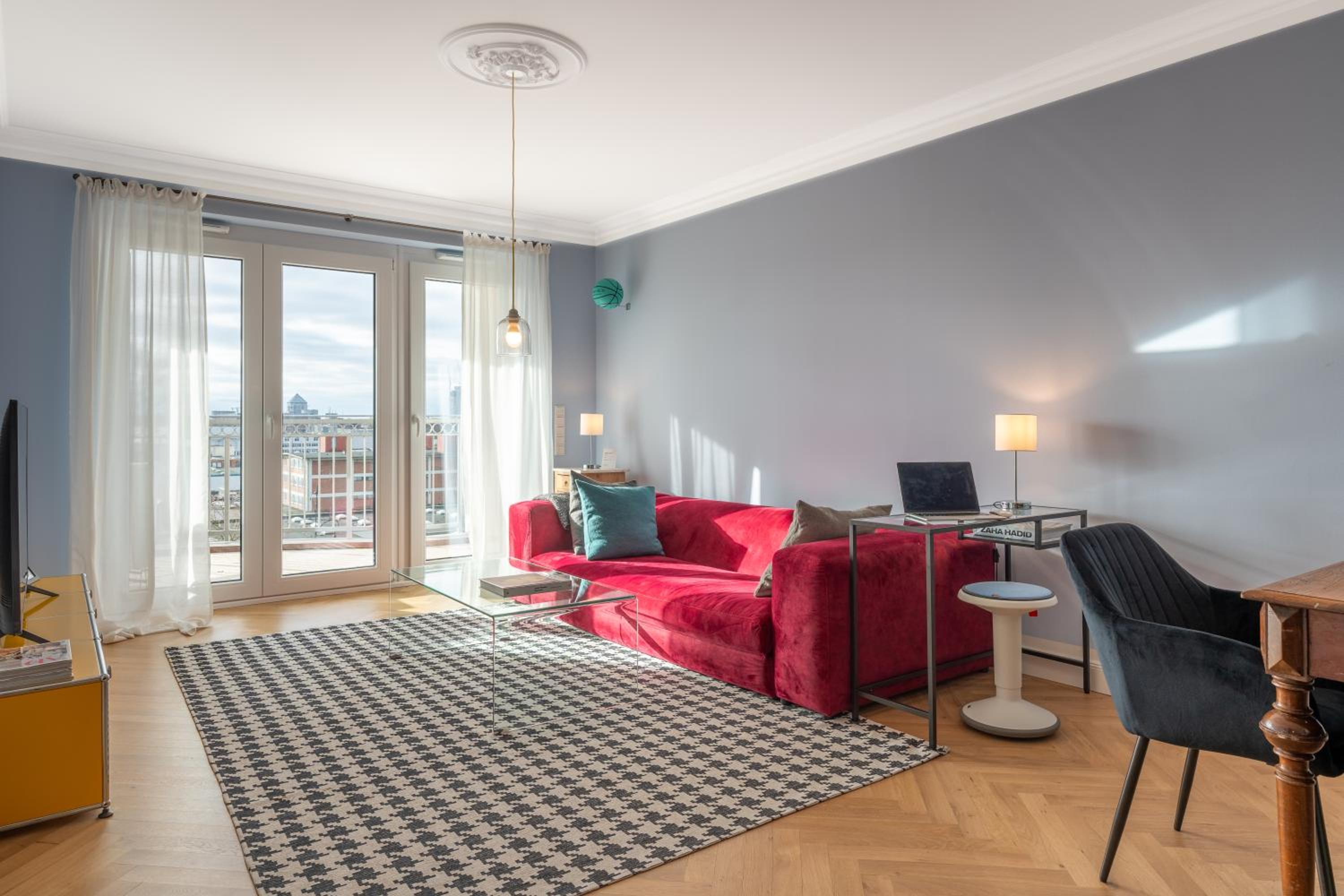 CLS Zentrale City-Wohnung in Hamburg mit E-Laden und Tiefgarage, Klimaanlage, gratis WLAN, Smart TV, großer Balkon, Nespresso Maschine inklusive Kapseln, B