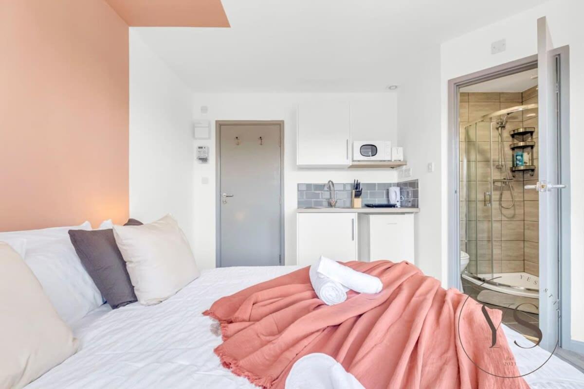 Modern Suite 2C in Longton Near Alton Towers with Wi-Fi and Smart TV view 4
