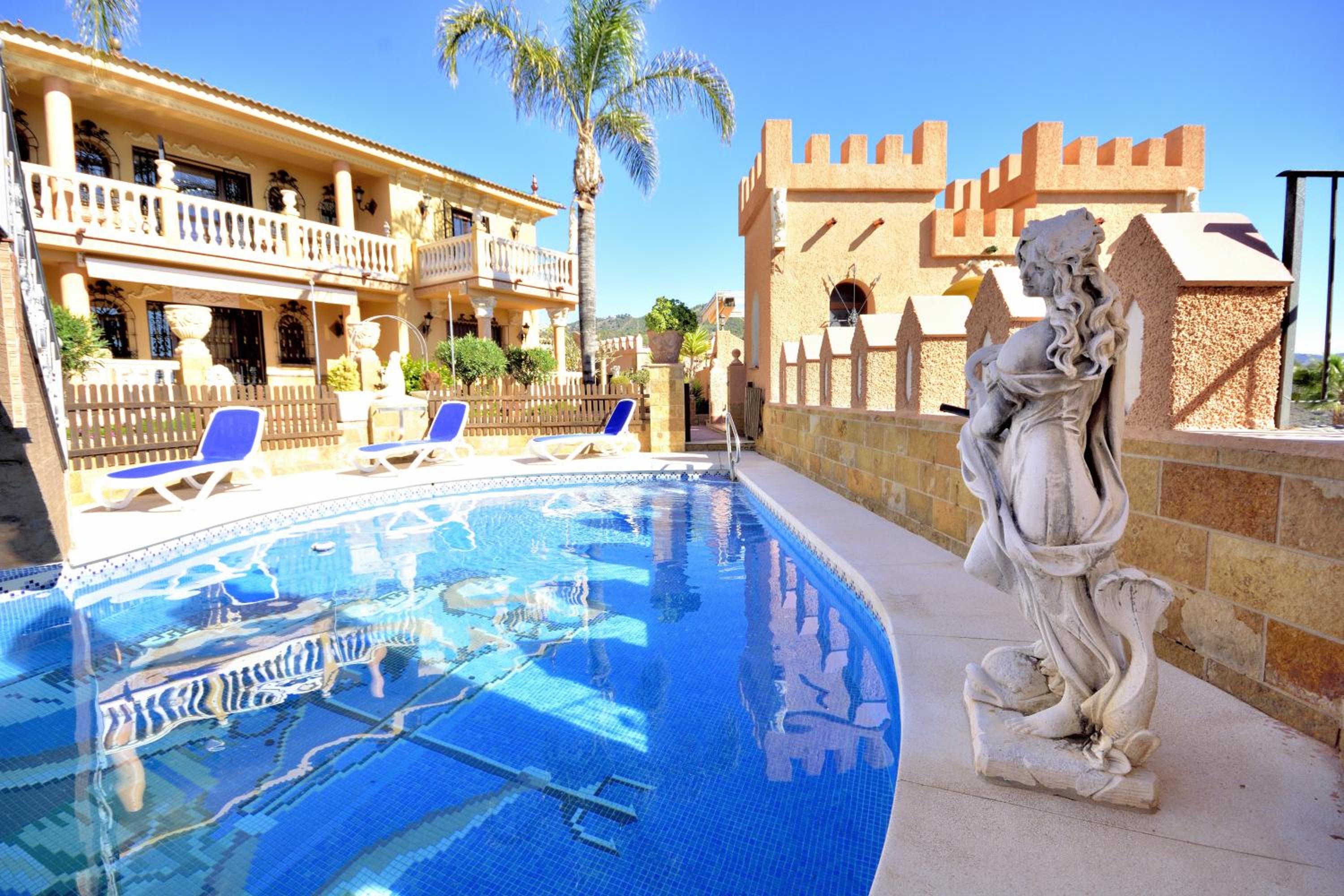 Villa rural en Málaga con piscina y vistas al mar