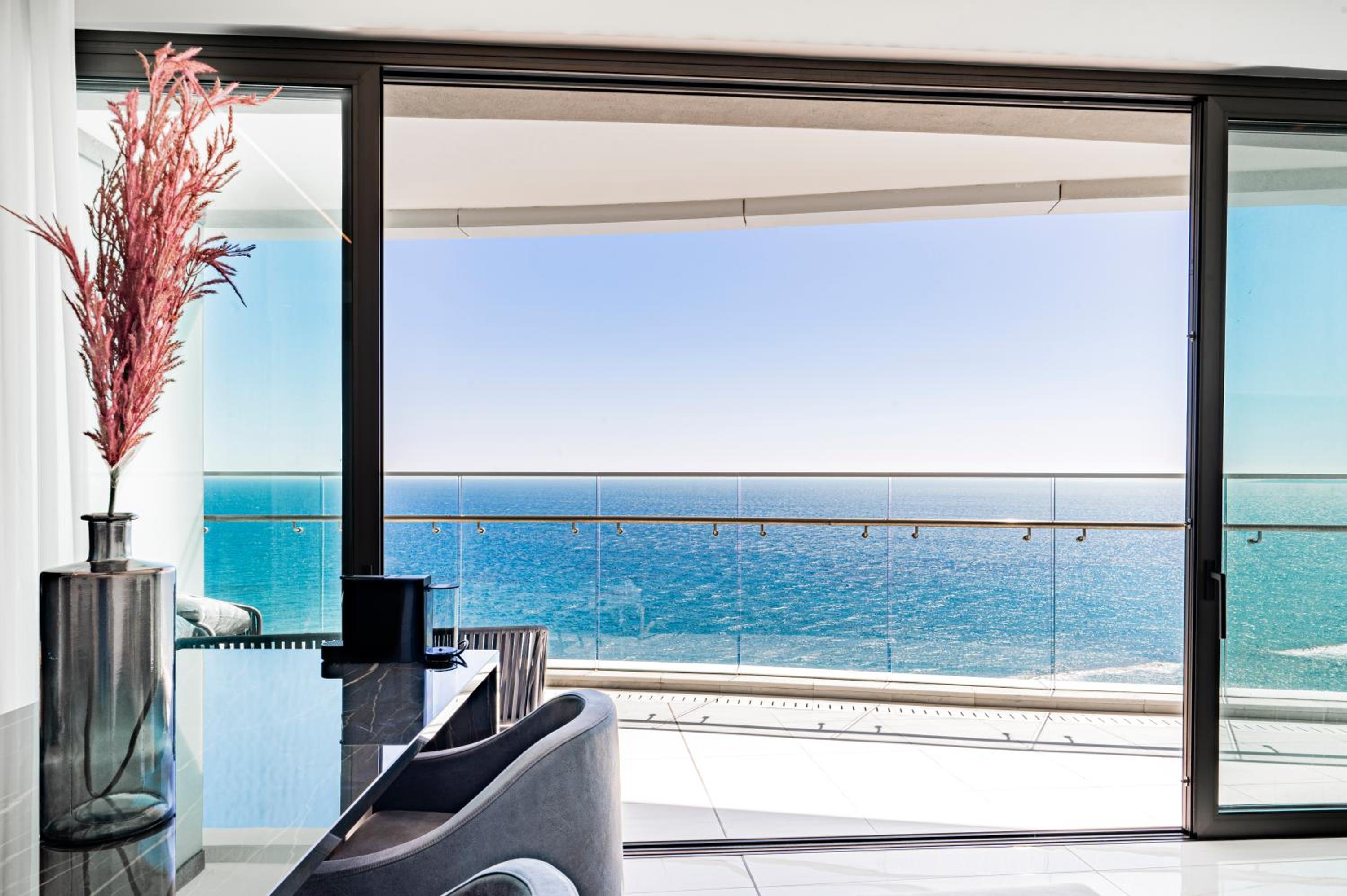 Del Mar Beachfront 3 Bedroom 'C' Residence