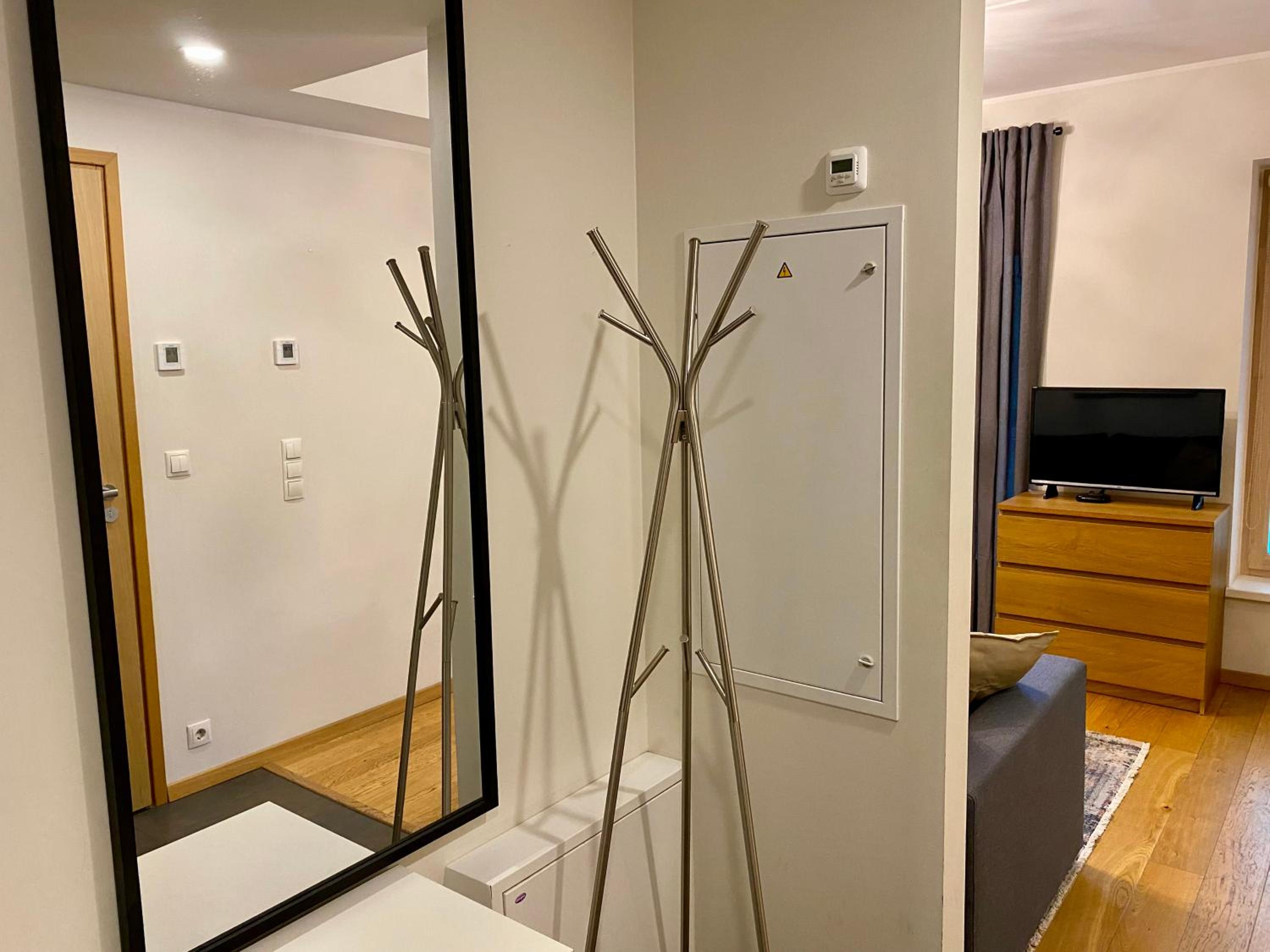 Charming City Centre Apartment with Free Parking and Spacious Balcony view 4