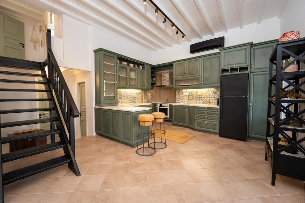 Palm Luxury Maisonette with Private Outdoor Jaccuzi photo 5