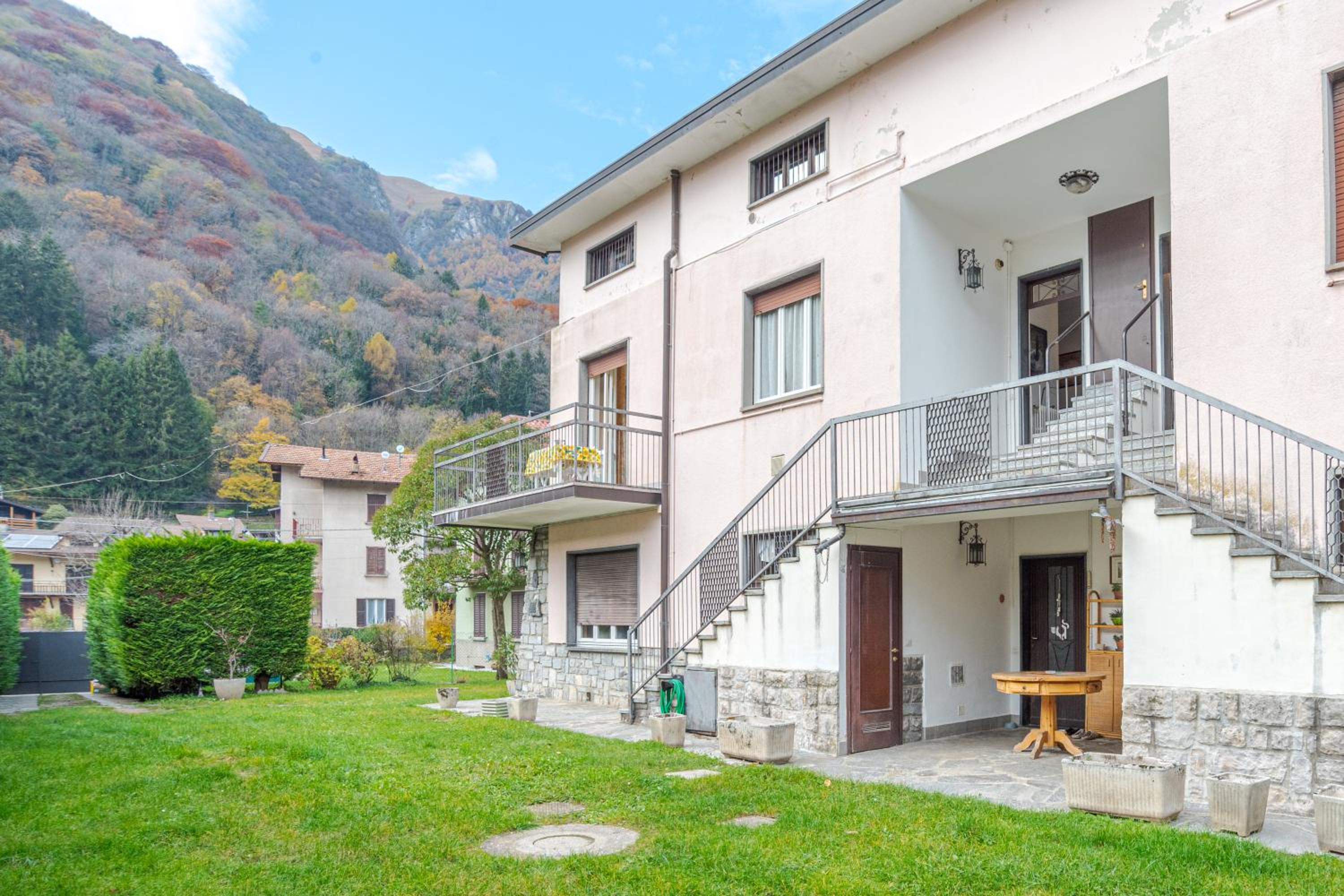 GuestHost - Cosy and Brigh Apartments view 4