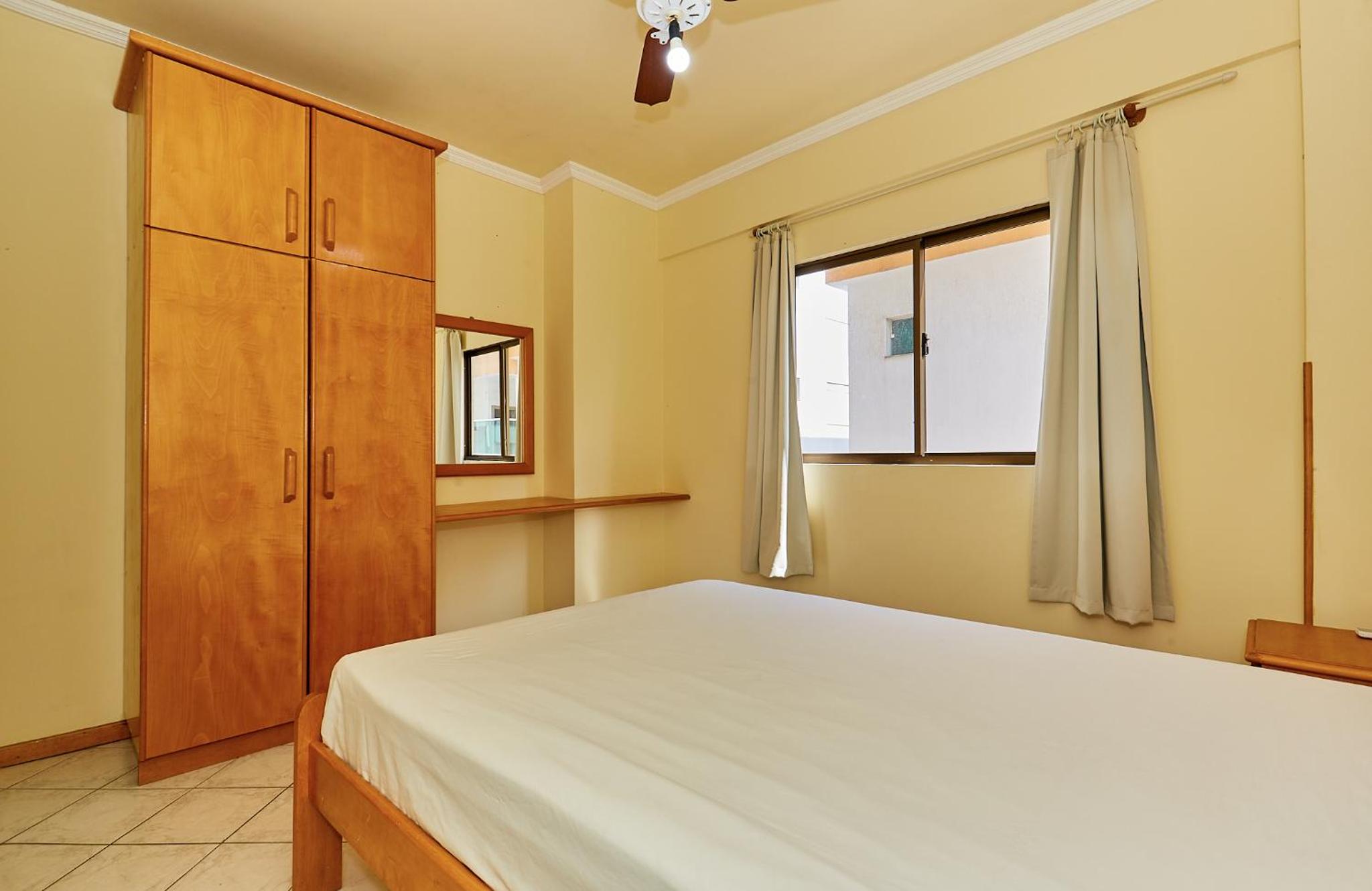 945 - Apartamento Ed Estrela do Mar II - Centro Bombinhas - Garagem para 1 Carro