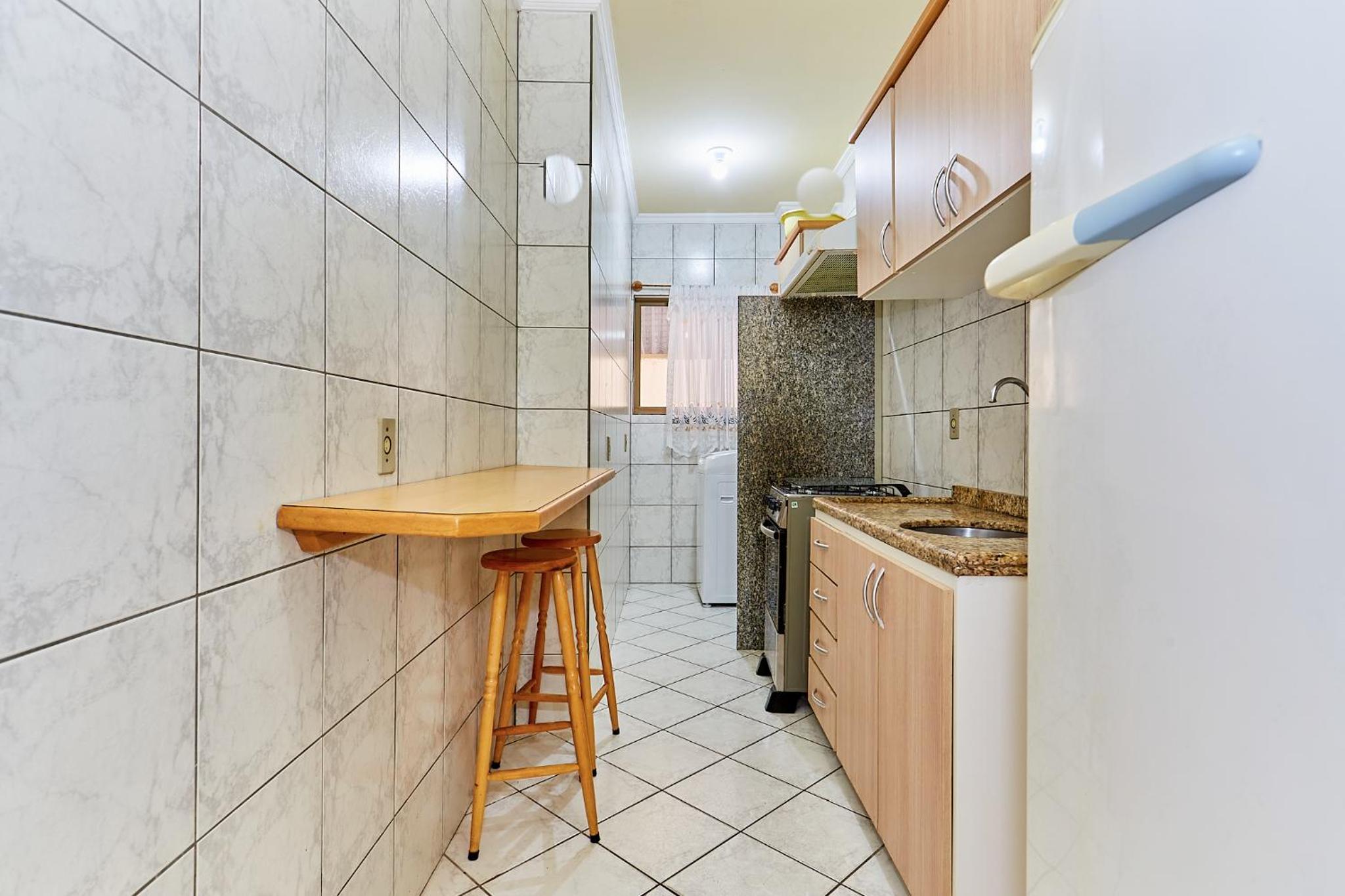 945 - Apartamento Ed Estrela do Mar II - Centro Bombinhas - Garagem para 1 Carro