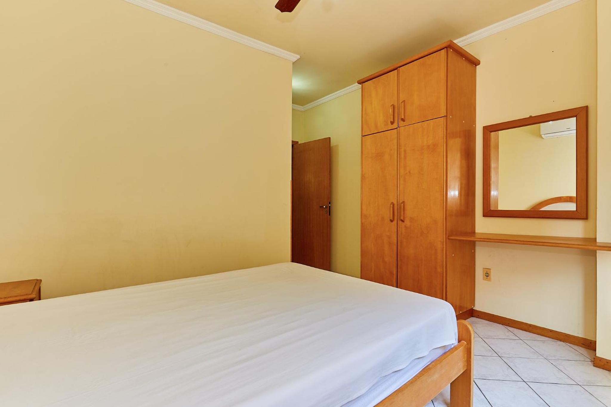 945 - Apartamento Ed Estrela do Mar II - Centro Bombinhas - Garagem para 1 Carro