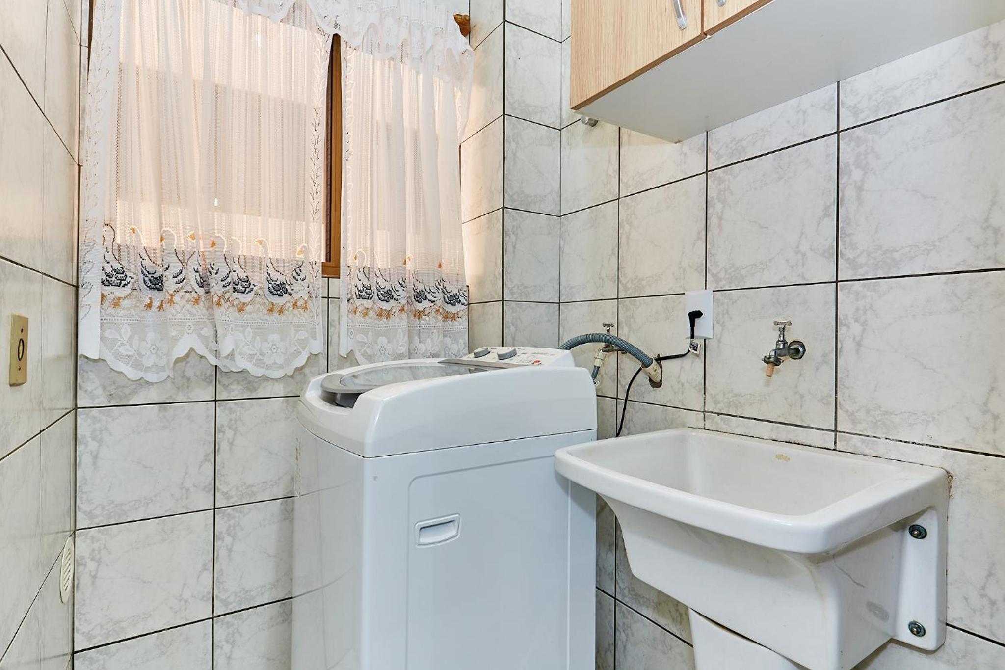 945 - Apartamento Ed Estrela do Mar II - Centro Bombinhas - Garagem para 1 Carro