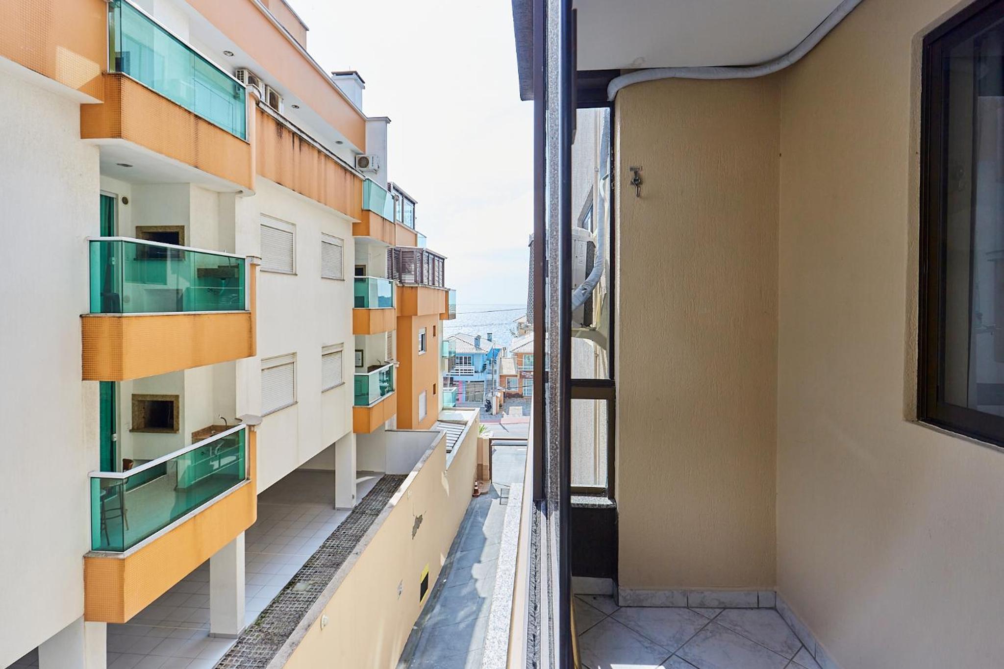 945 - Apartamento Ed Estrela do Mar II - Centro Bombinhas - Garagem para 1 Carro
