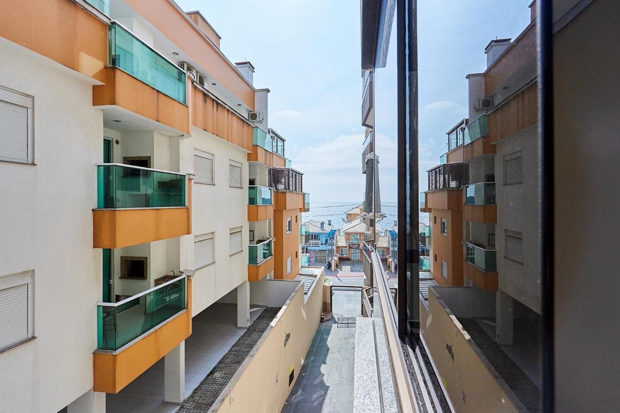 945 - Apartamento Ed Estrela do Mar II - Centro Bombinhas - Garagem para 1 Carro