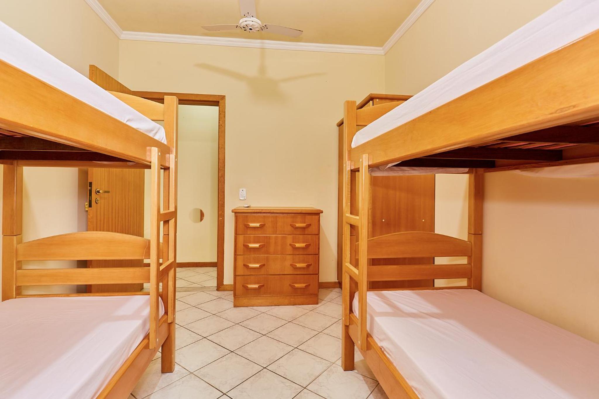 945 - Apartamento Ed Estrela do Mar II - Centro Bombinhas - Garagem para 1 Carro