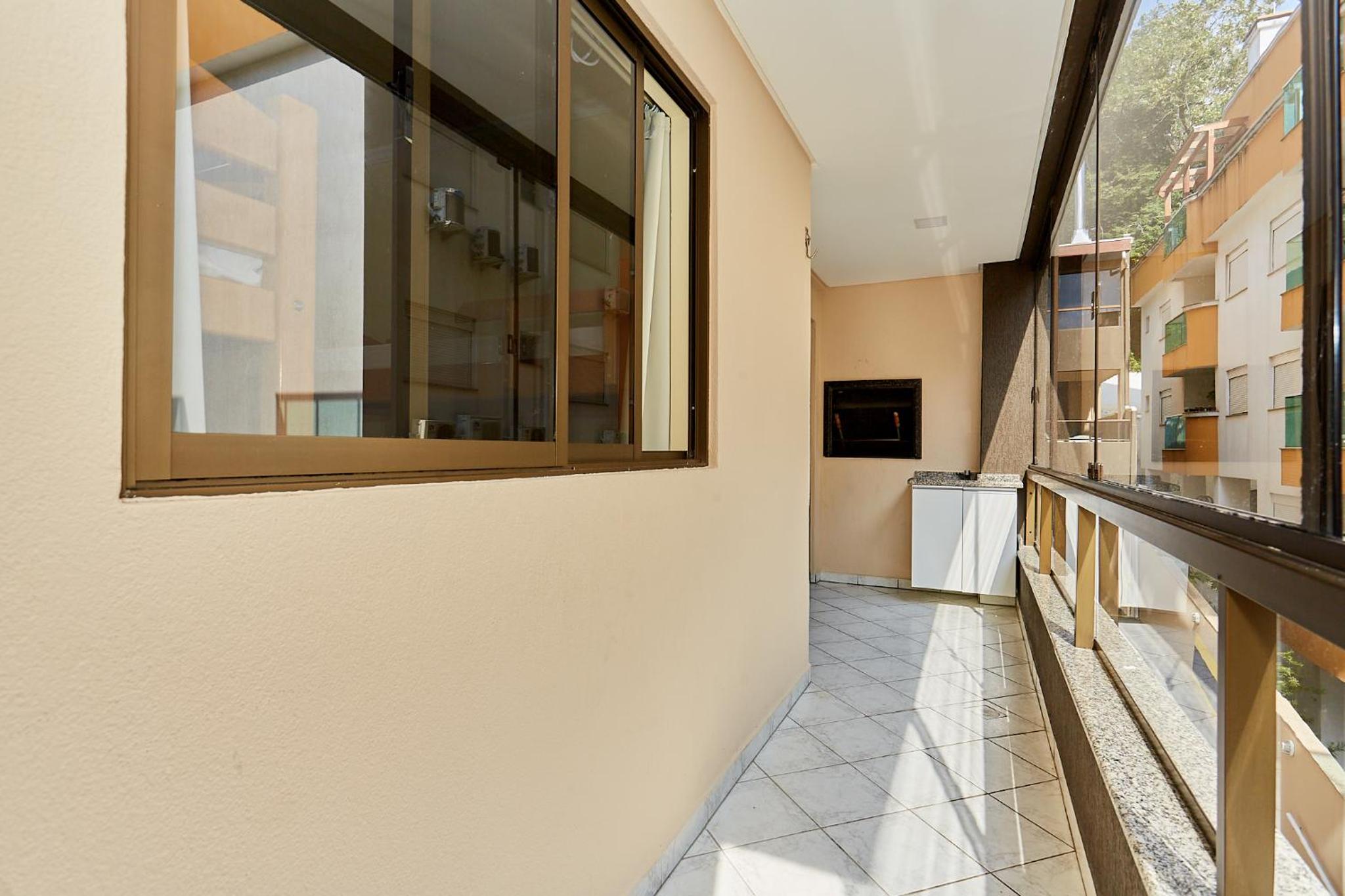 945 - Apartamento Ed Estrela do Mar II - Centro Bombinhas - Garagem para 1 Carro