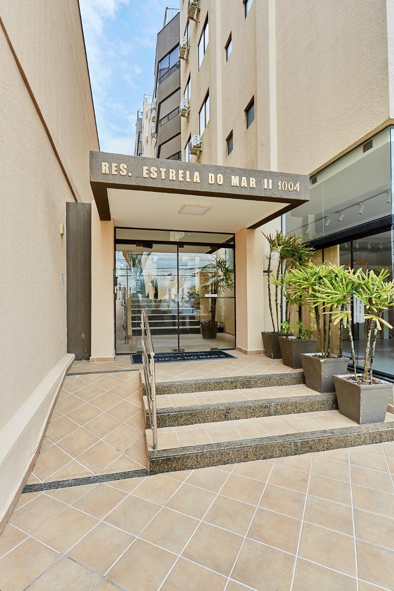 945 - Apartamento Ed Estrela do Mar II - Centro Bombinhas - Garagem para 1 Carro