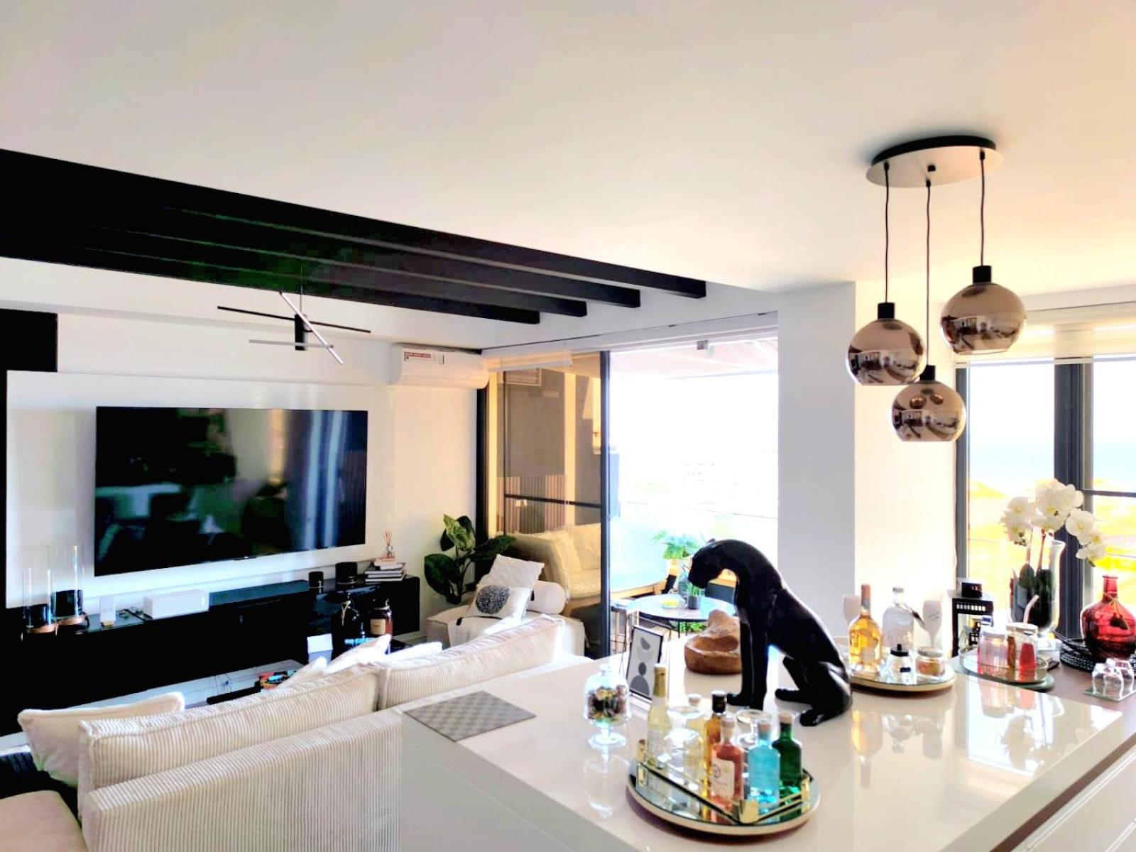 Dolce Waves Luxe Petit Déjeuner Jacuzzi Design et Vue Mer