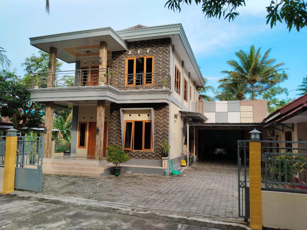 Griya Delvin view 2