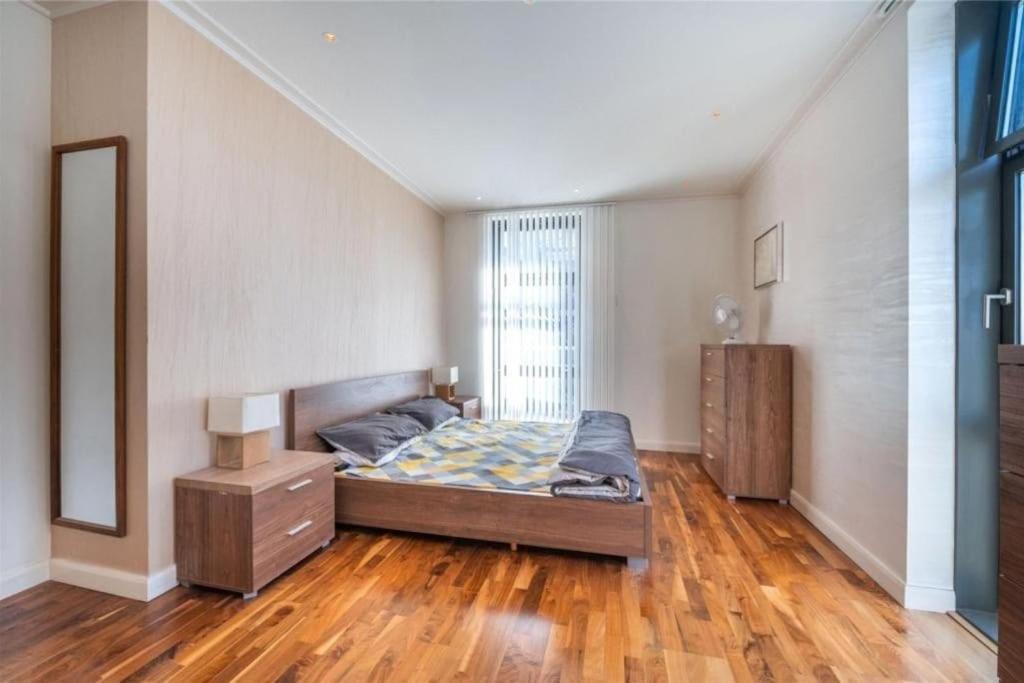 Luxury Penthouse 2 bedrooms flat in Canary Wharf