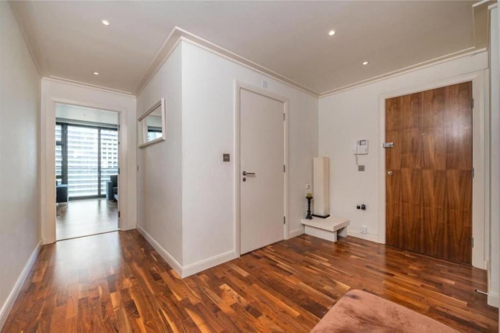 Luxury Penthouse 2 bedrooms flat in Canary Wharf